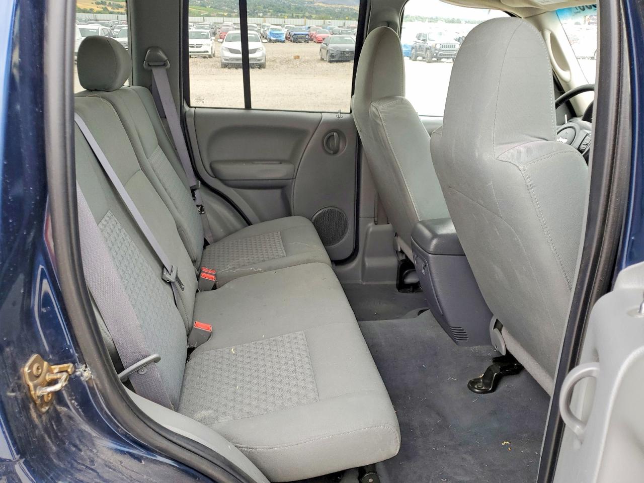2005 Jeep Liberty Sport Blue vin: 1J8GL48K75W602765