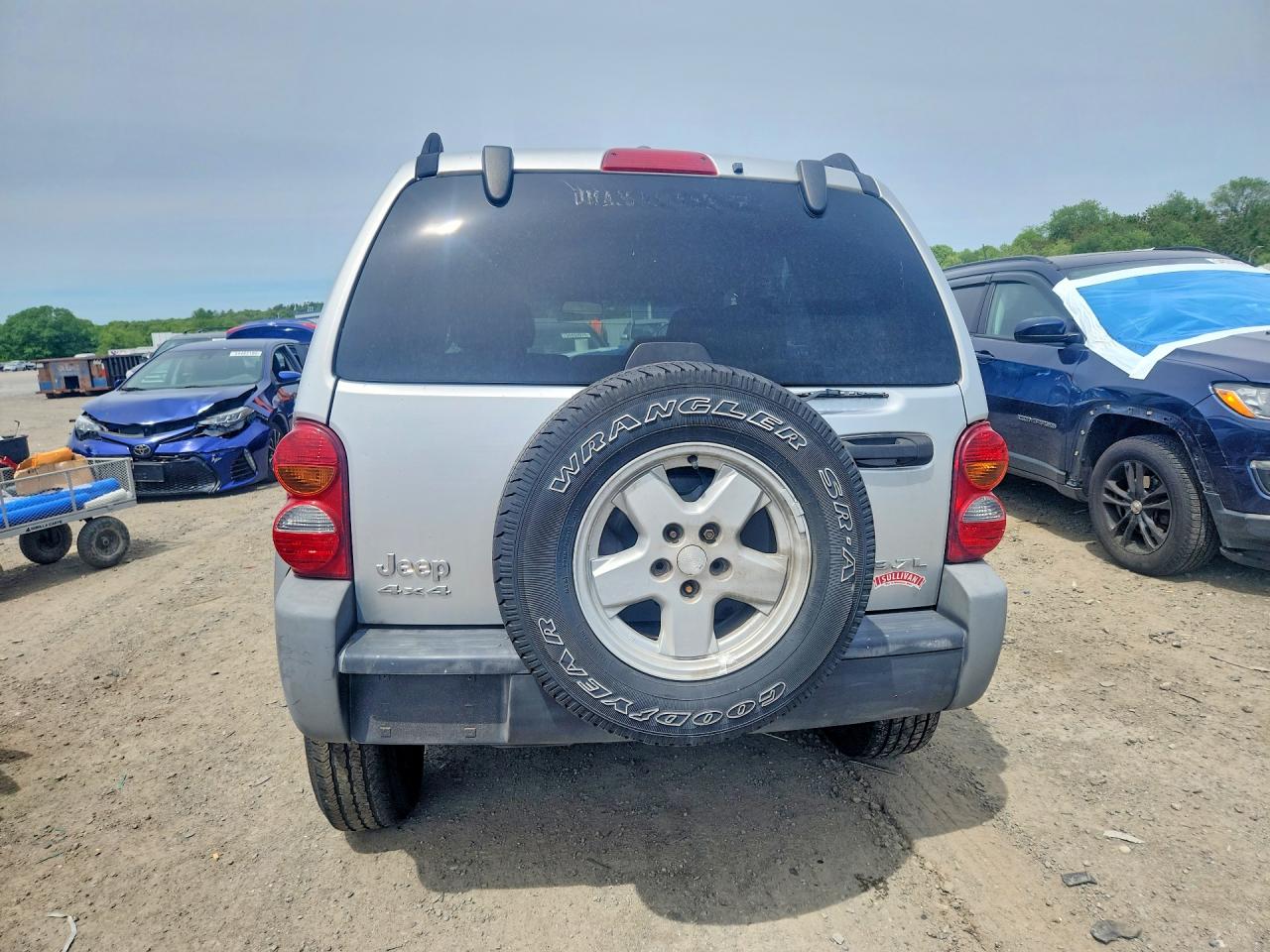 2005 Jeep Liberty Sport Silver vin: 1J8GL48K95W663650