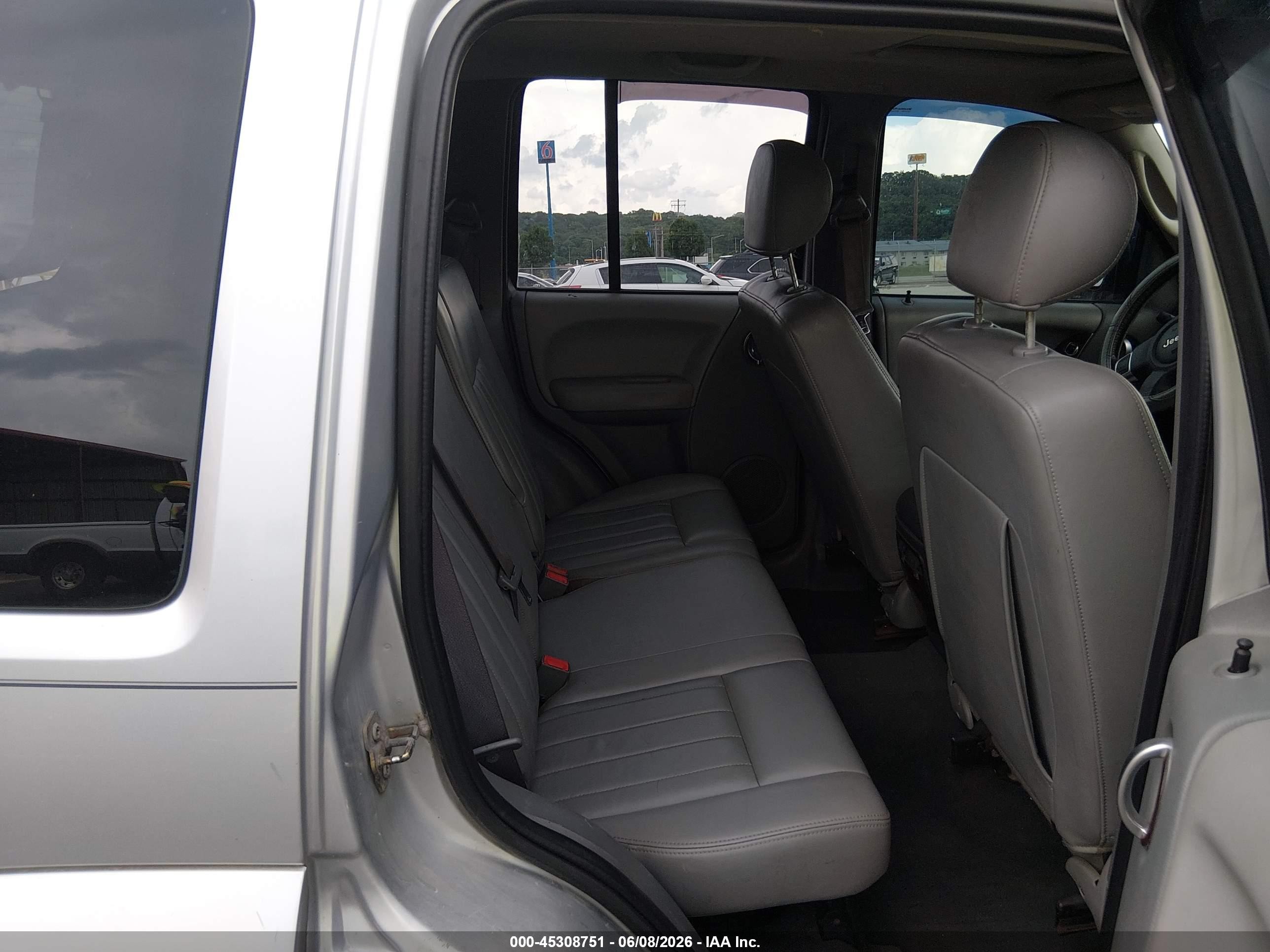 2006 Jeep Liberty Limited Edition Silver vin: 1J8GL58566W229624