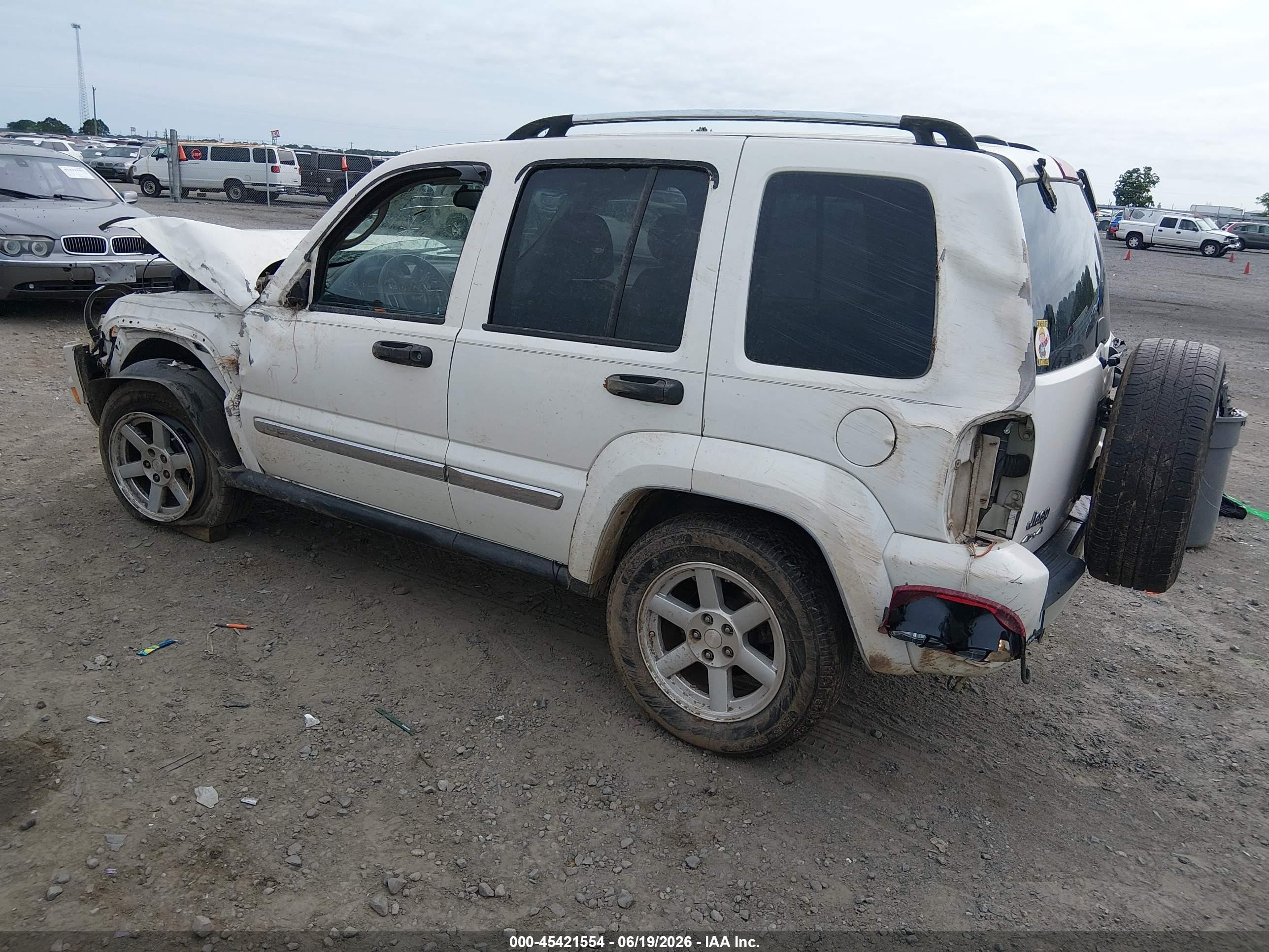 2005 Jeep Liberty Limited Edition Белый vin: 1J8GL58K55W648097