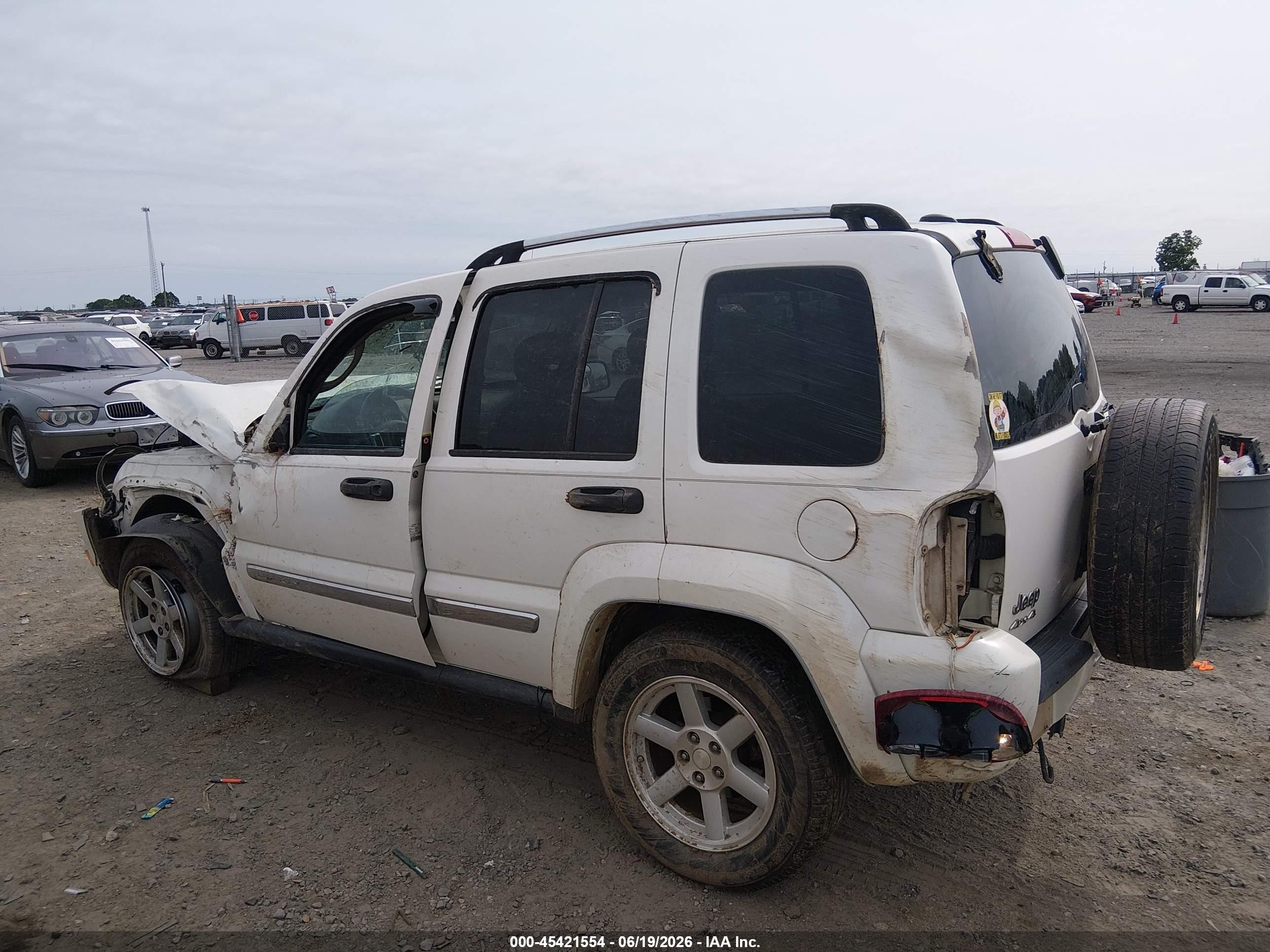 2005 Jeep Liberty Limited Edition Белый vin: 1J8GL58K55W648097