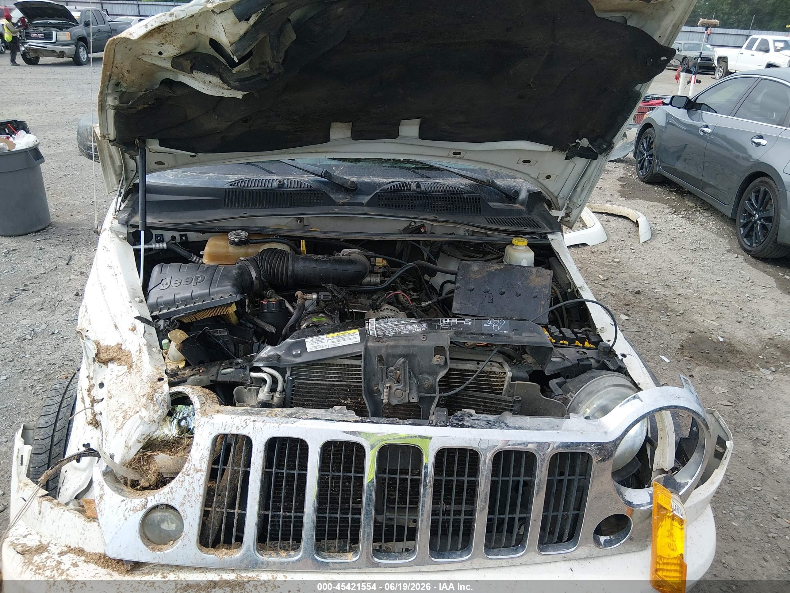 2005 Jeep Liberty Limited Edition Белый vin: 1J8GL58K55W648097