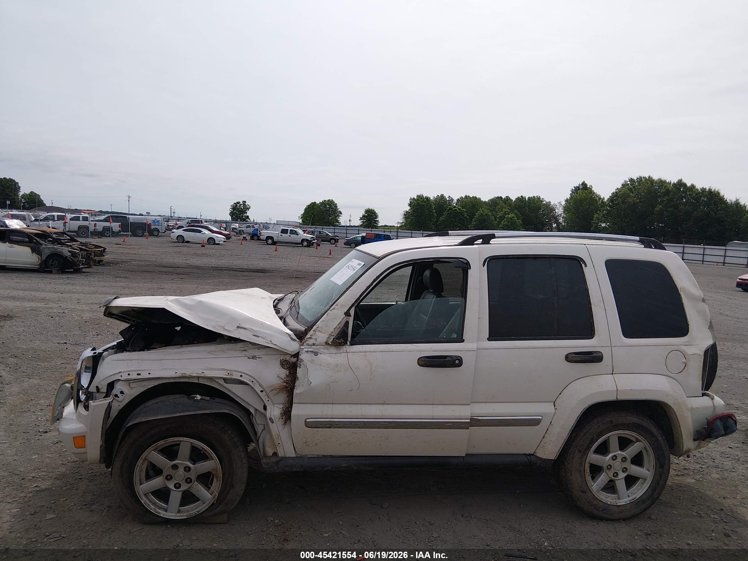 2005 Jeep Liberty Limited Edition Белый vin: 1J8GL58K55W648097