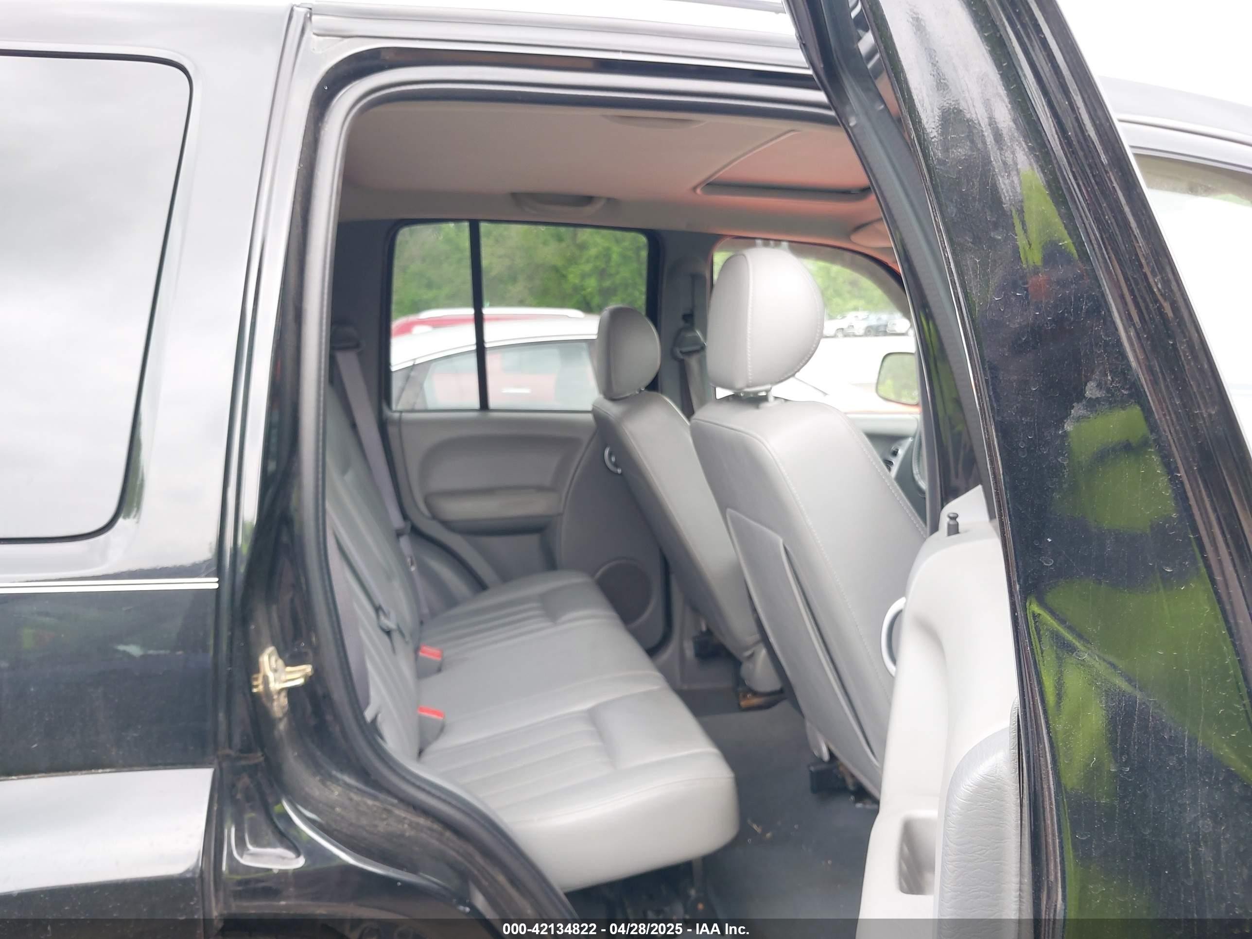 2007 Jeep Liberty Limited Edition Black vin: 1J8GL58K57W676176