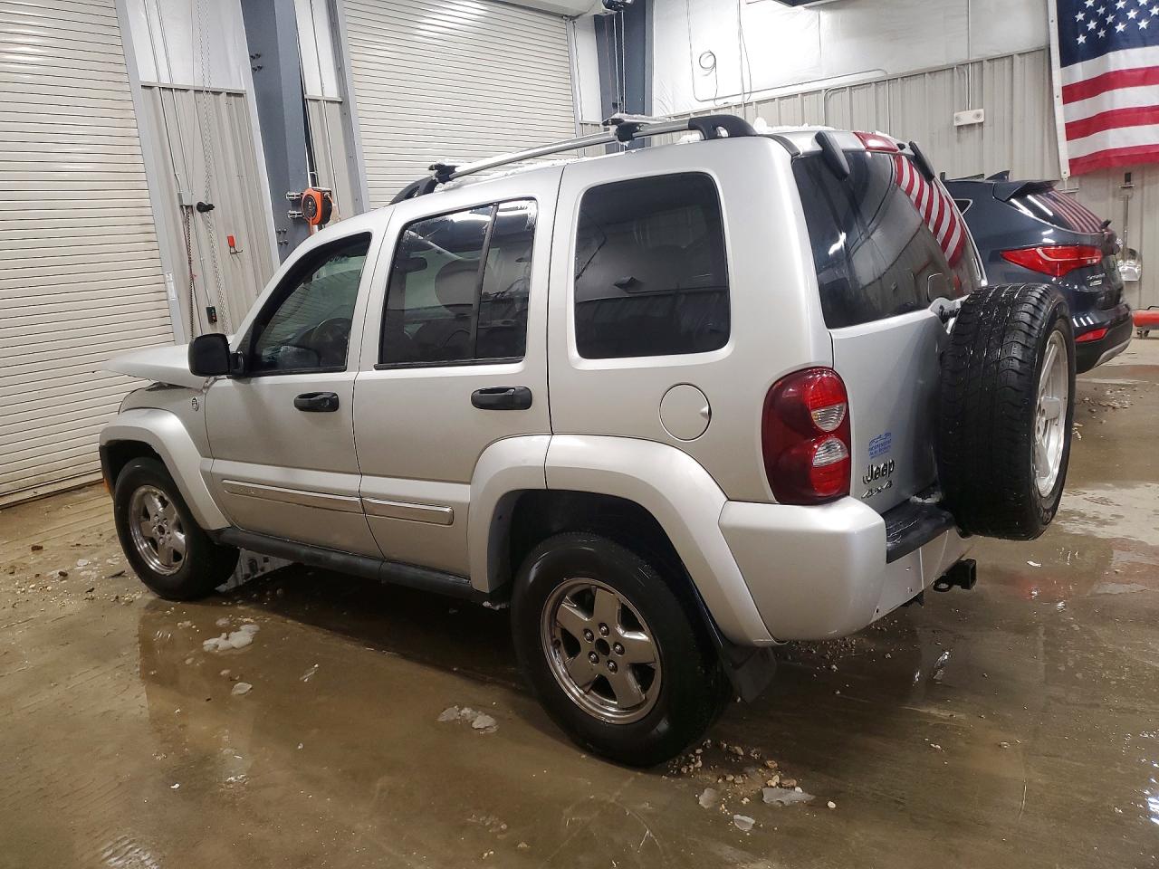 2005 Jeep Liberty Limited Silver vin: 1J8GL58K95W684598