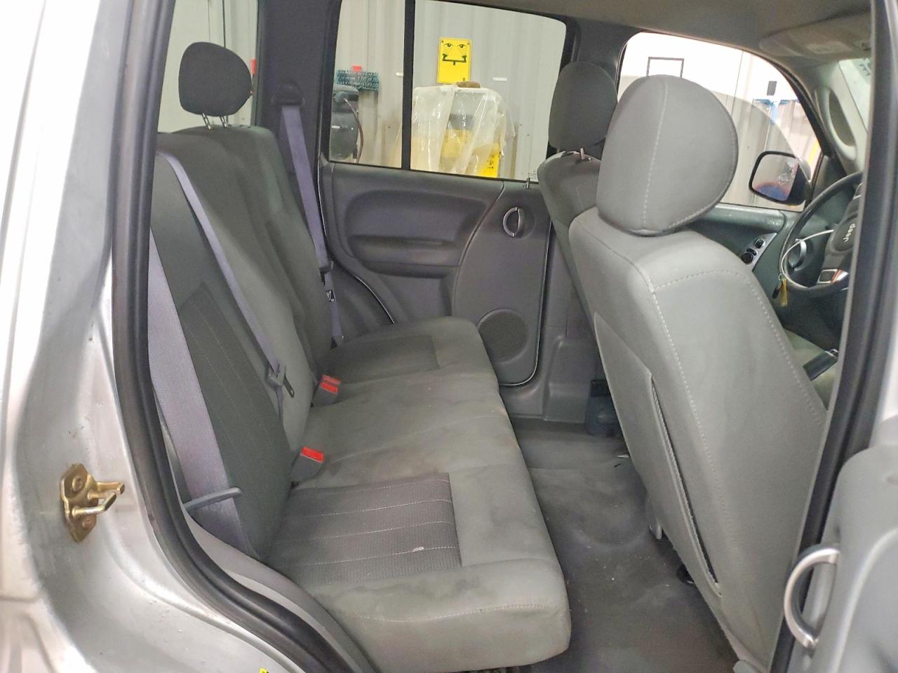 2005 Jeep Liberty Limited Silver vin: 1J8GL58K95W684598