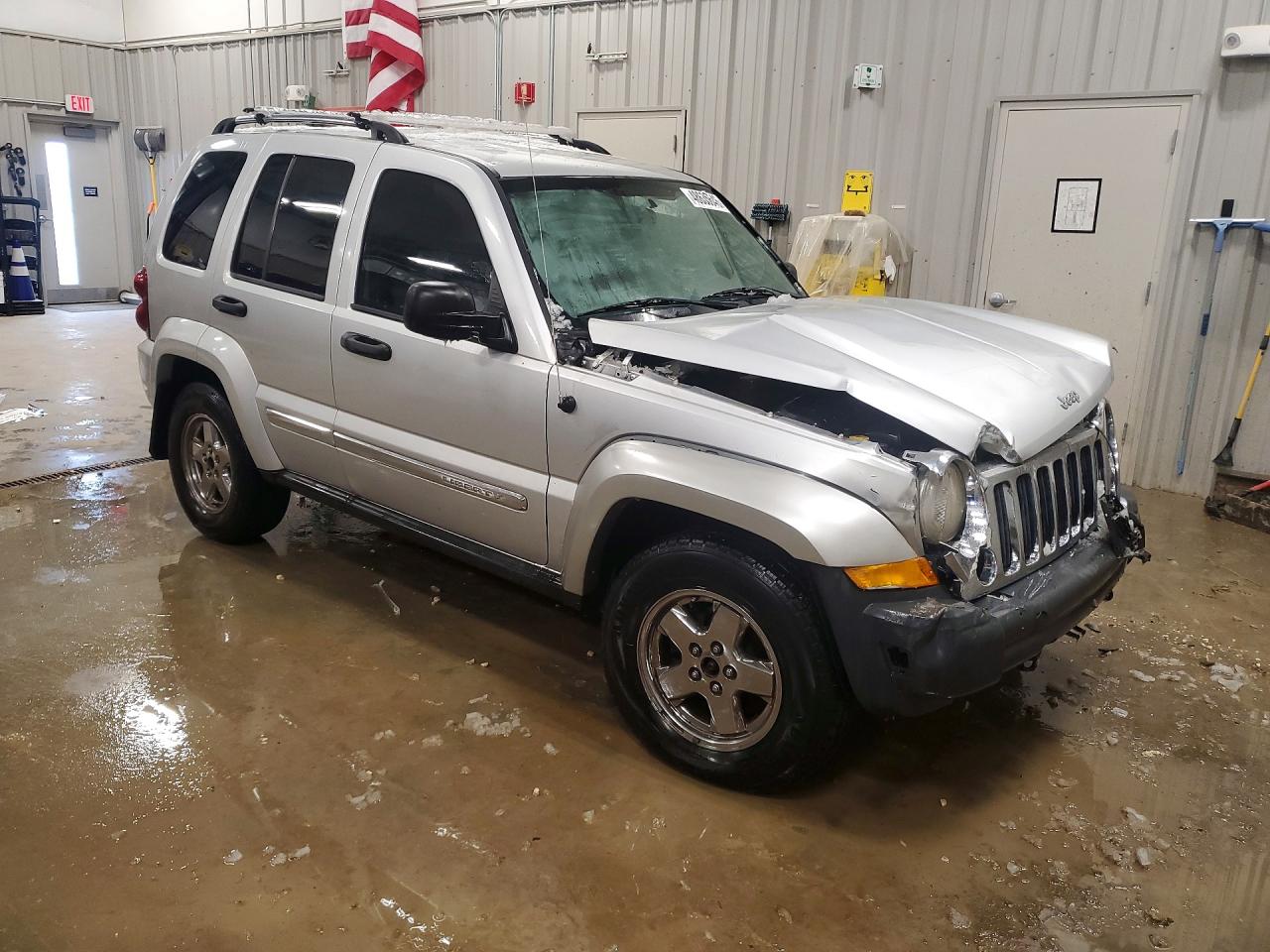 2005 Jeep Liberty Limited Silver vin: 1J8GL58K95W684598