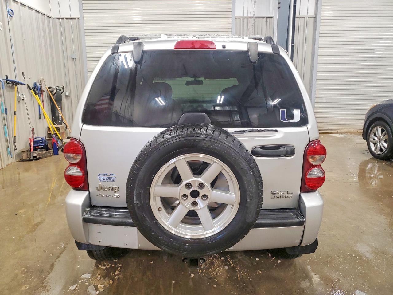 2005 Jeep Liberty Limited Silver vin: 1J8GL58K95W684598