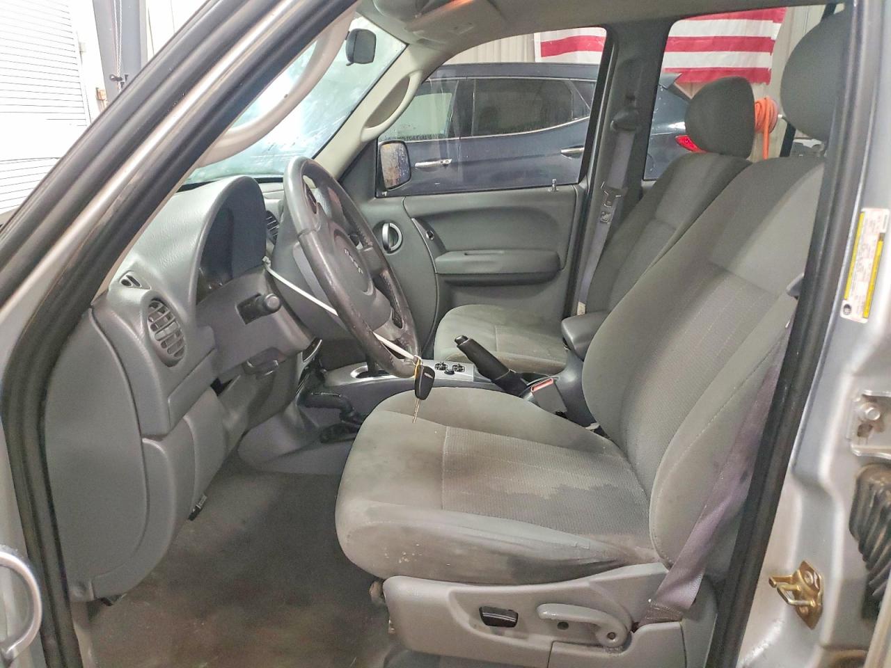 2005 Jeep Liberty Limited Silver vin: 1J8GL58K95W684598