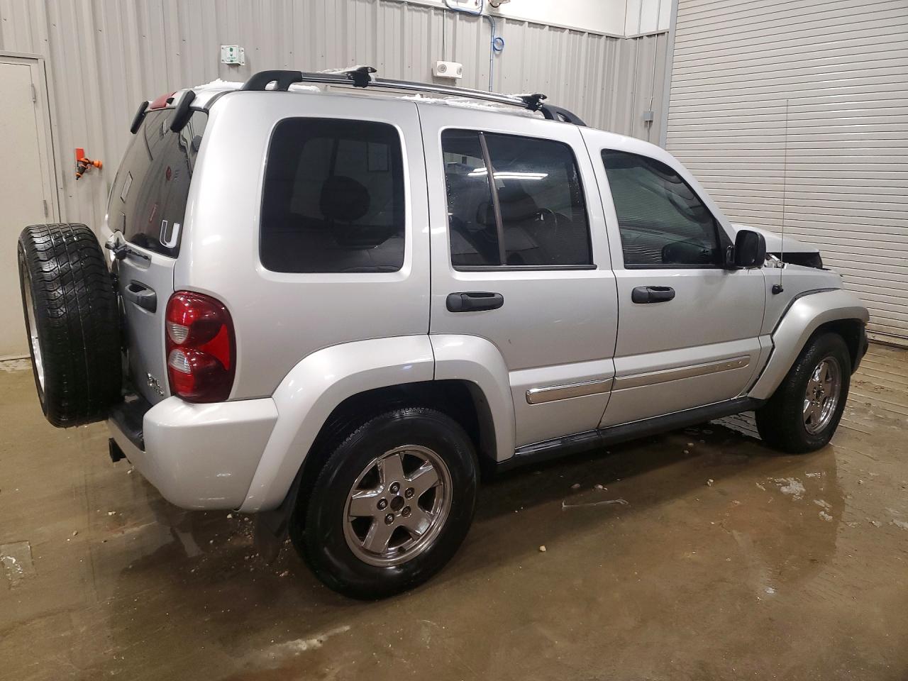 2005 Jeep Liberty Limited Silver vin: 1J8GL58K95W684598