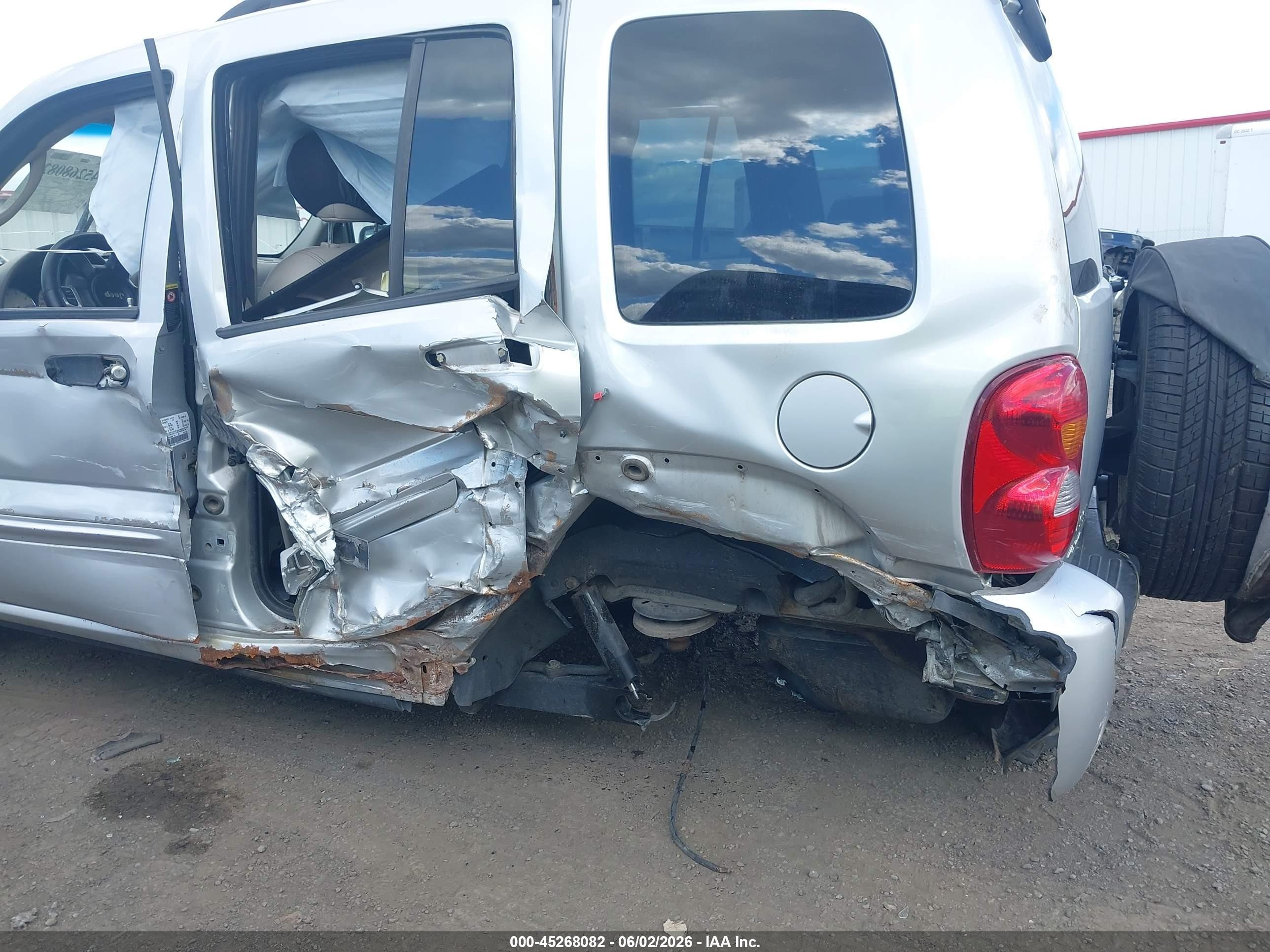 2004 Jeep Liberty Limited Edition Silver vin: 1J8GL58KX4W323668