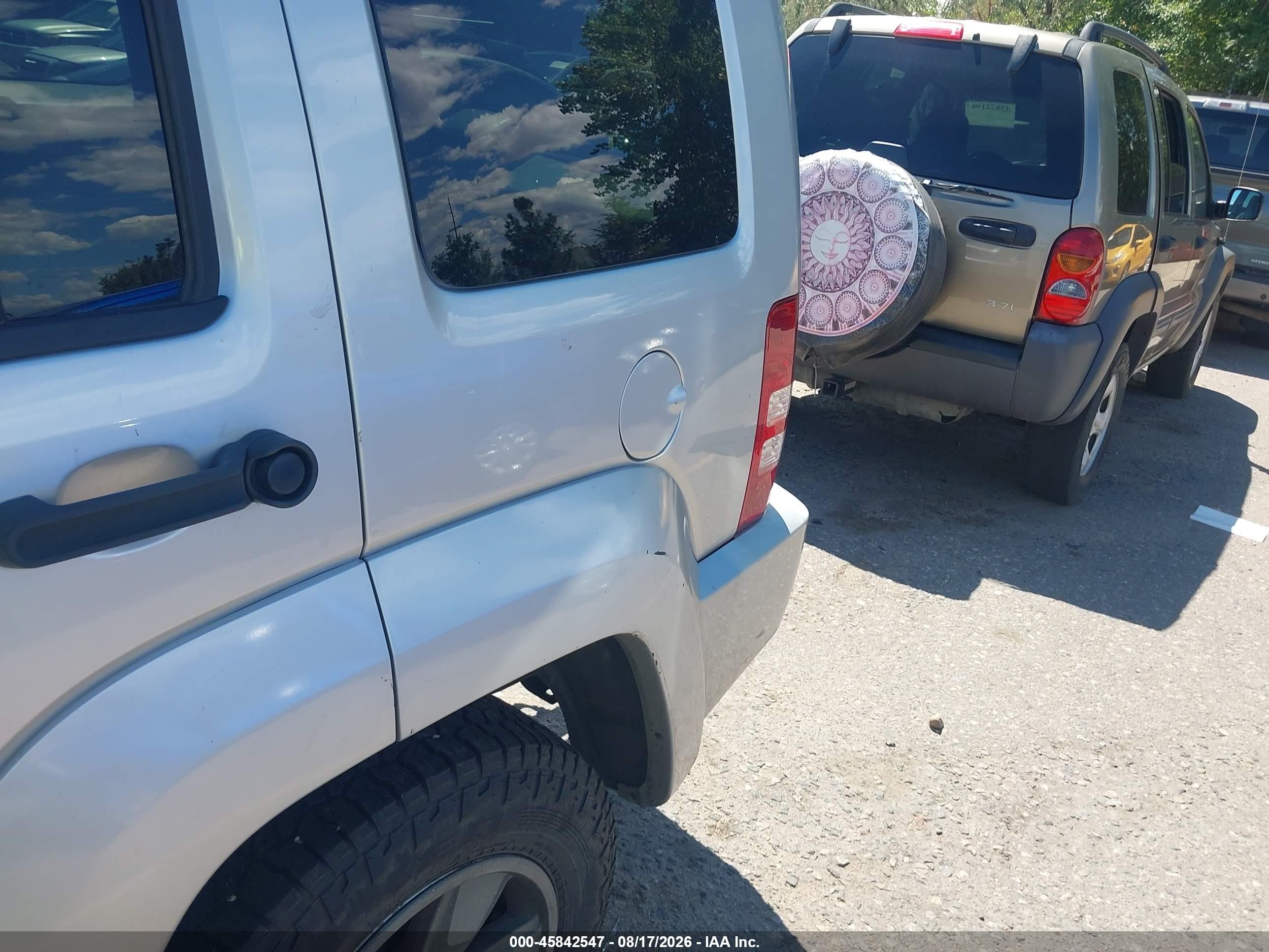 2009 Jeep Liberty Sport Silver vin: 1J8GN28K09W512930