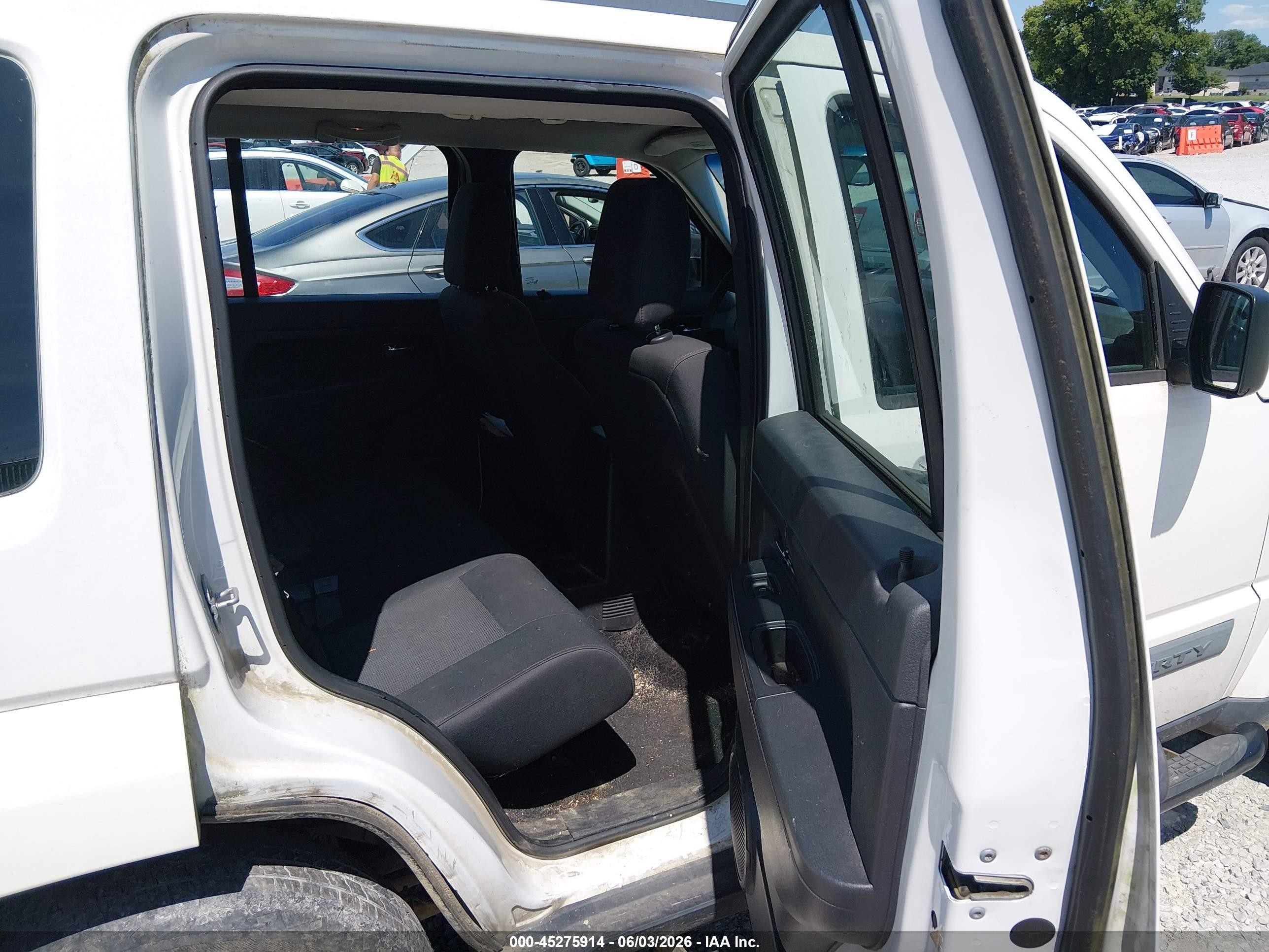 2009 Jeep Liberty Sport White vin: 1J8GN28K09W532501
