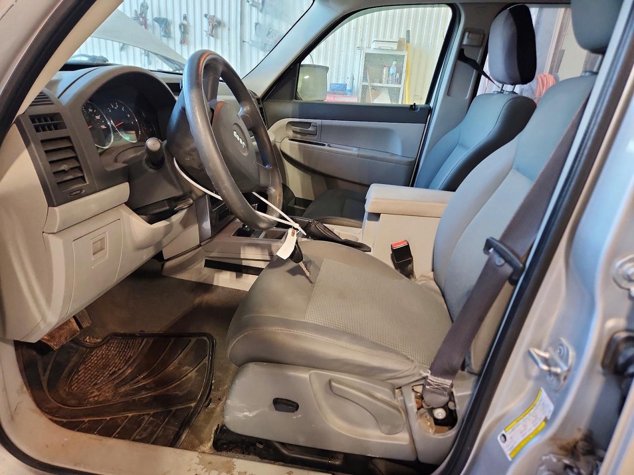 2008 Jeep Liberty Sport Silver vin: 1J8GN28K28W174963