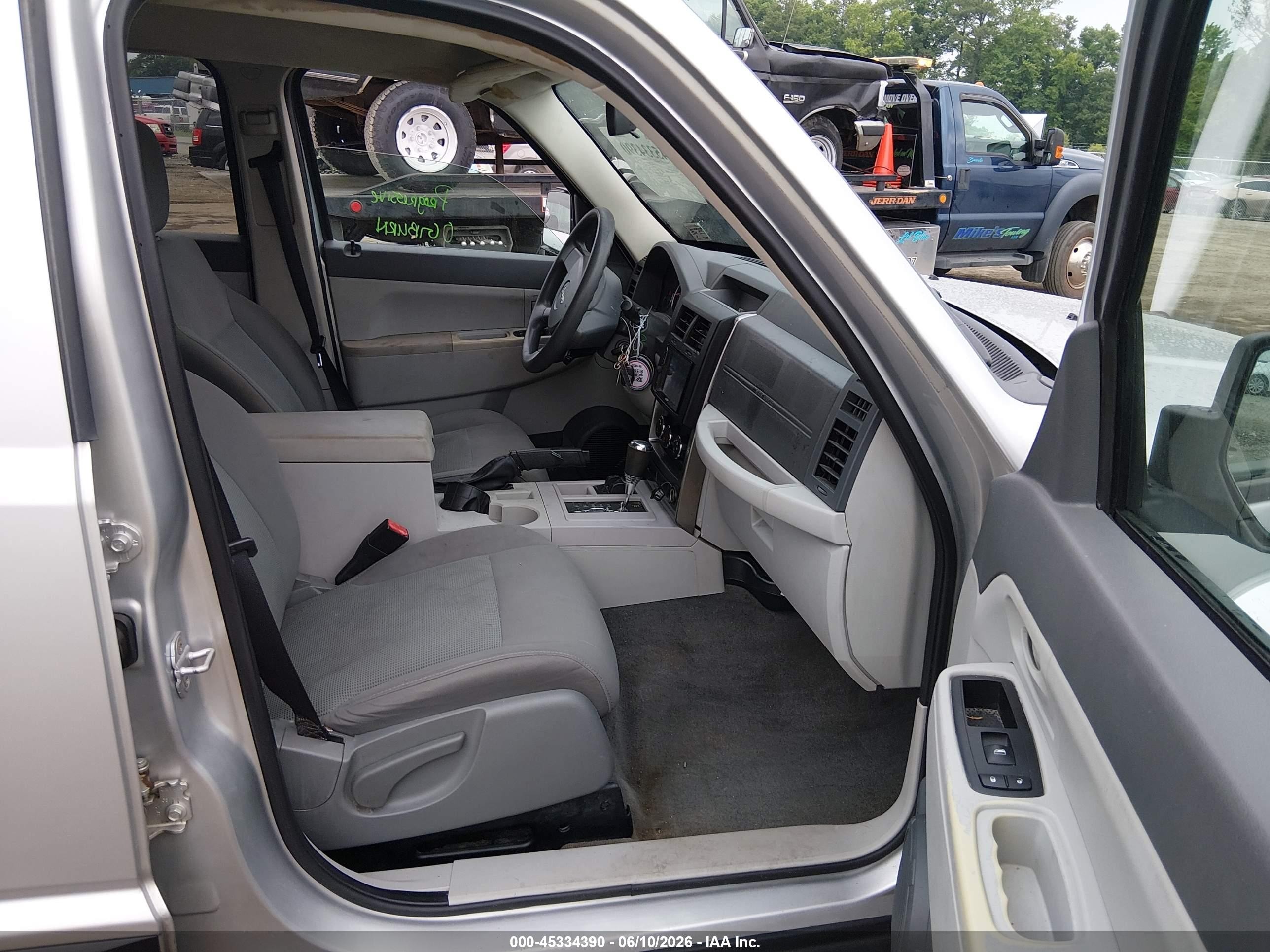 2008 Jeep Liberty Sport Silver vin: 1J8GN28K28W201501