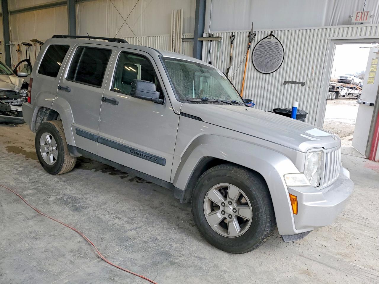 2009 Jeep Liberty Sport Silver vin: 1J8GN28K29W540857