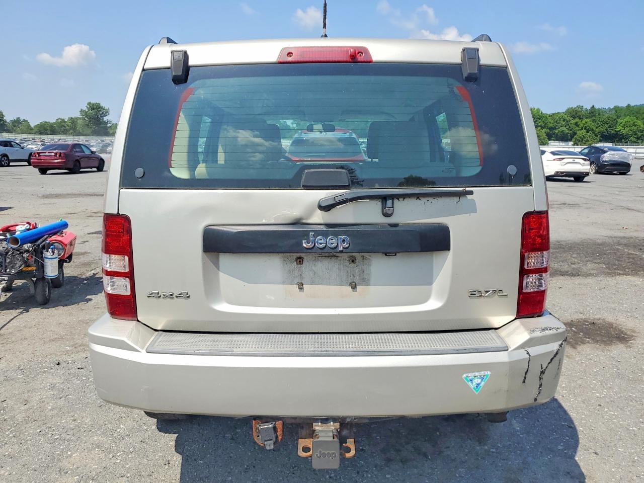 2008 Jeep Liberty Sport Silver vin: 1J8GN28K38W221305