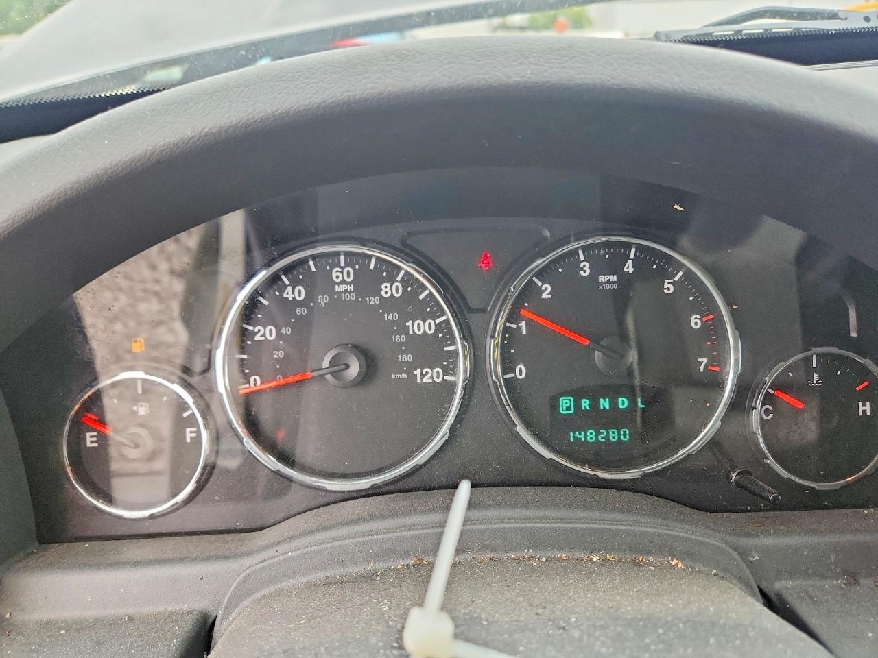 2008 Jeep Liberty Sport Silver vin: 1J8GN28K58W255357