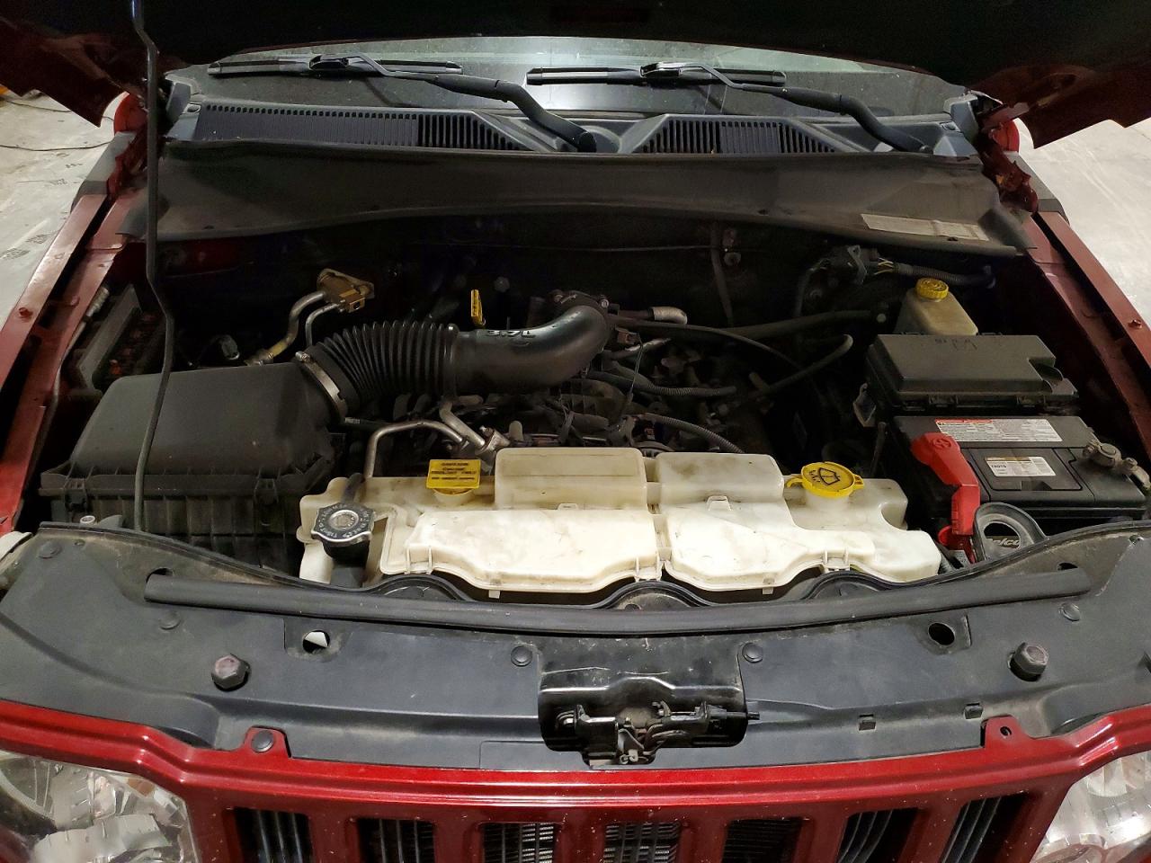 2008 Jeep Liberty Sport Red vin: 1J8GN28K78W195808