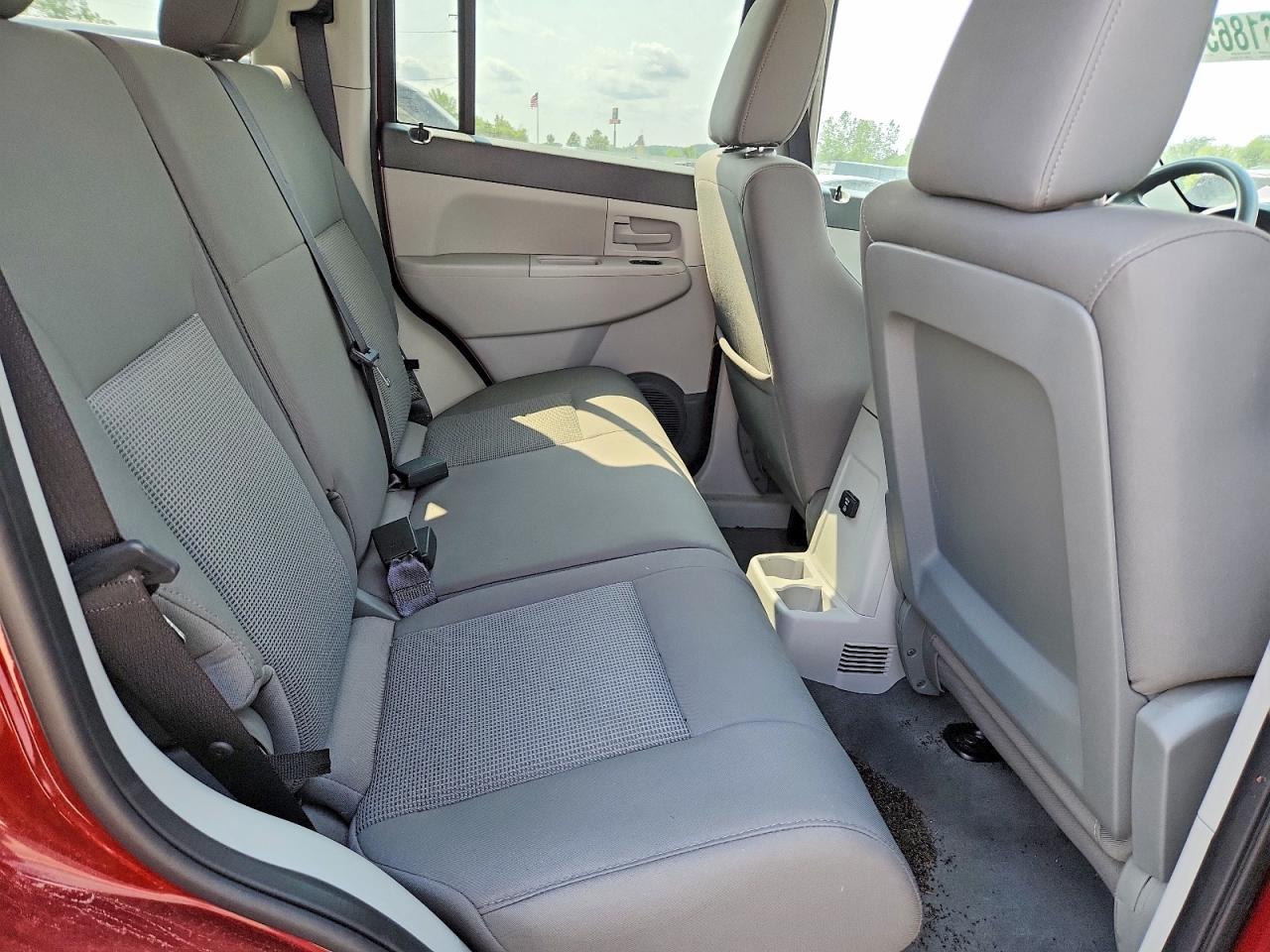 2008 Jeep Liberty Sport Burgundy vin: 1J8GN28K78W214311