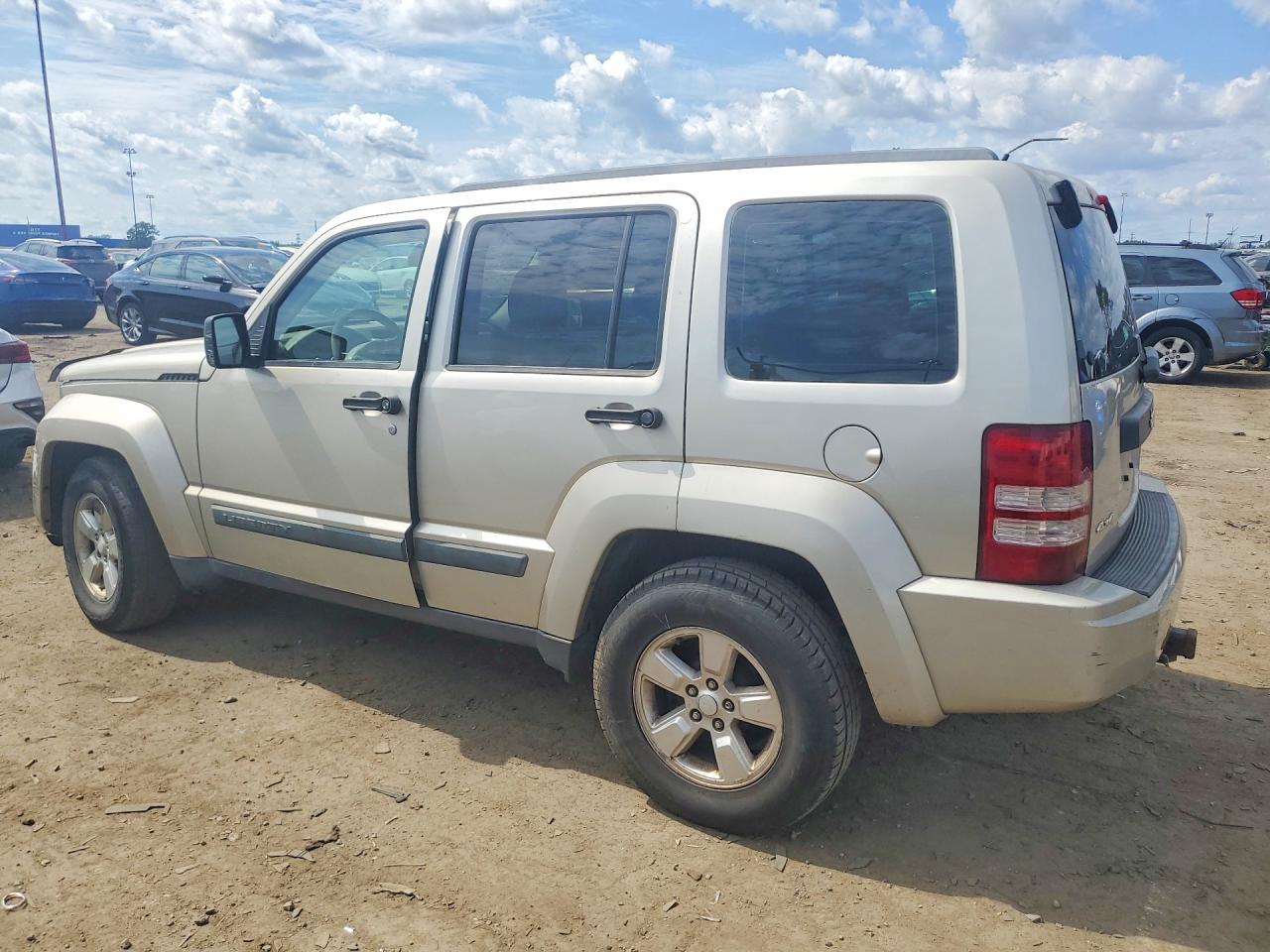 2009 Jeep Liberty Sport Серебряный vin: 1J8GN28K89W510018