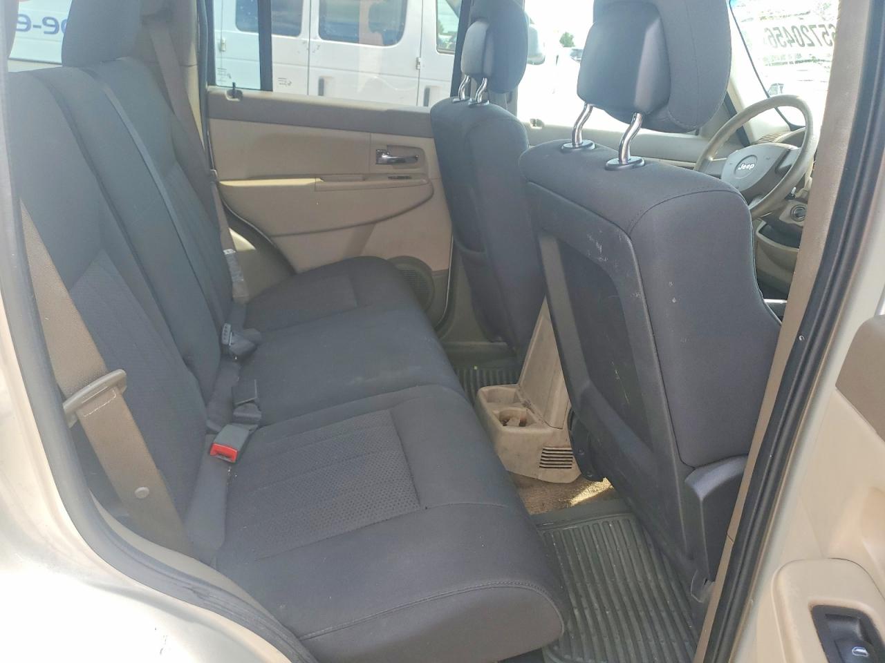 2009 Jeep Liberty Sport Серебряный vin: 1J8GN28K89W510018