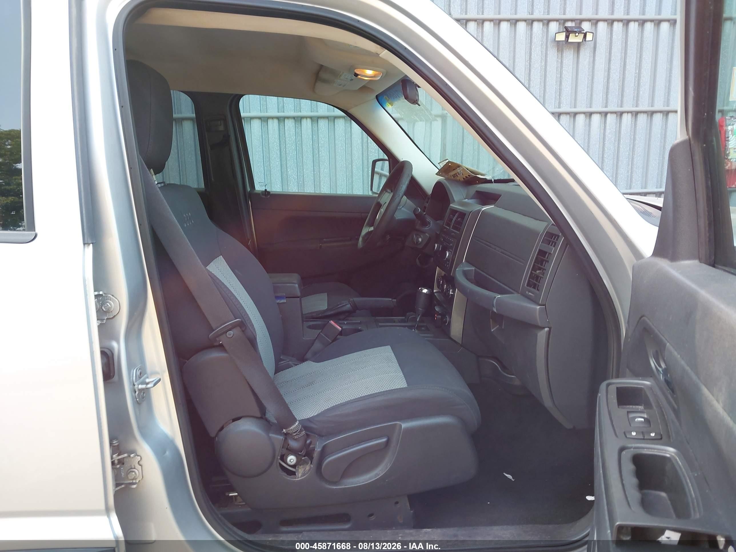2009 Jeep Liberty Sport Silver vin: 1J8GN28K89W545335