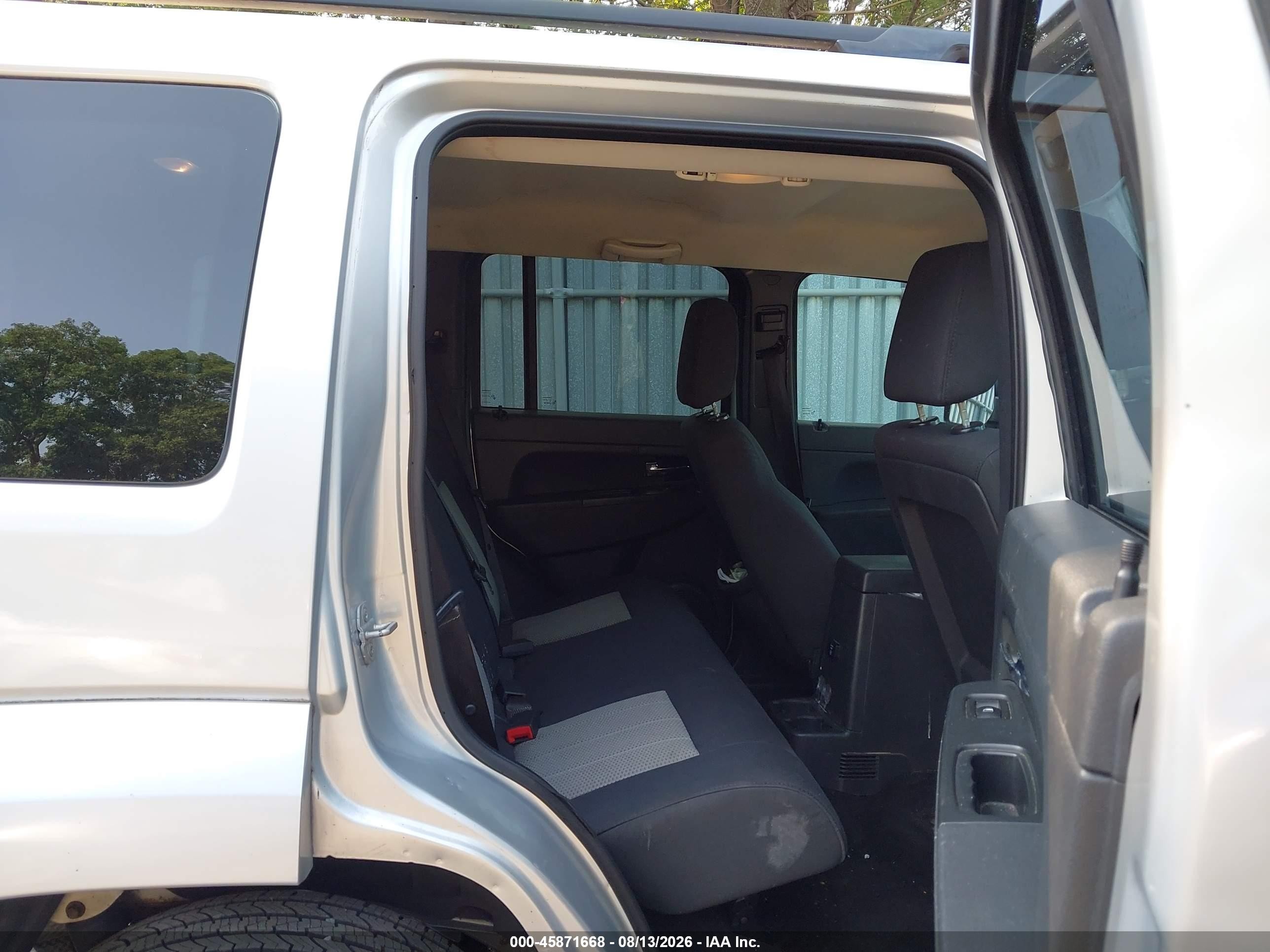 2009 Jeep Liberty Sport Silver vin: 1J8GN28K89W545335