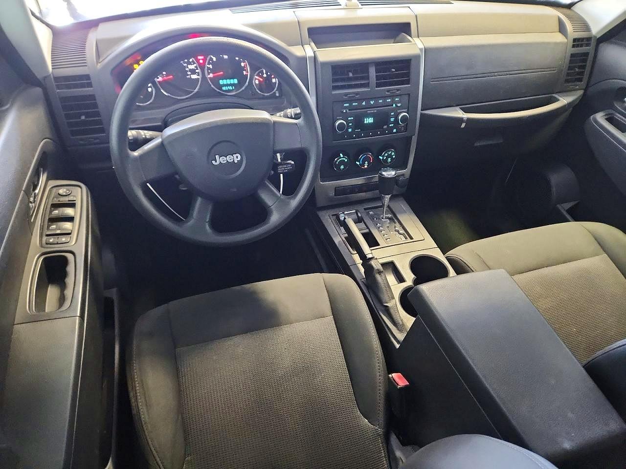2009 Jeep Liberty Sport White vin: 1J8GN28K89W558621