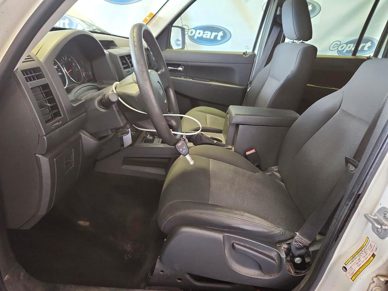 2009 Jeep Liberty Sport White vin: 1J8GN28K89W558621