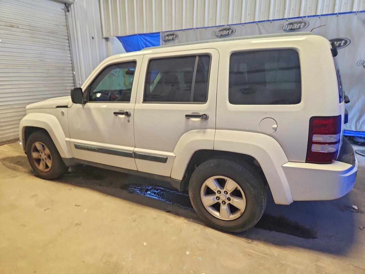 2009 Jeep Liberty Sport White vin: 1J8GN28K89W558621