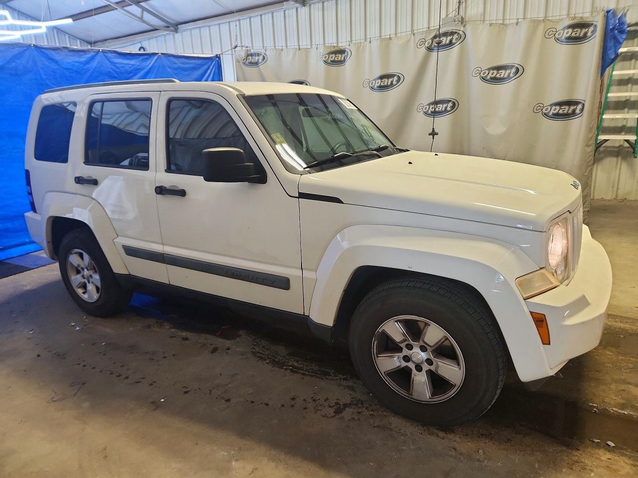 2009 Jeep Liberty Sport White vin: 1J8GN28K89W558621