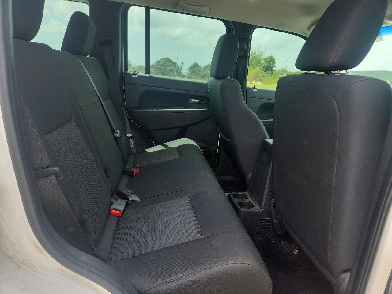 2009 Jeep Liberty Sport White vin: 1J8GN28K89W558621