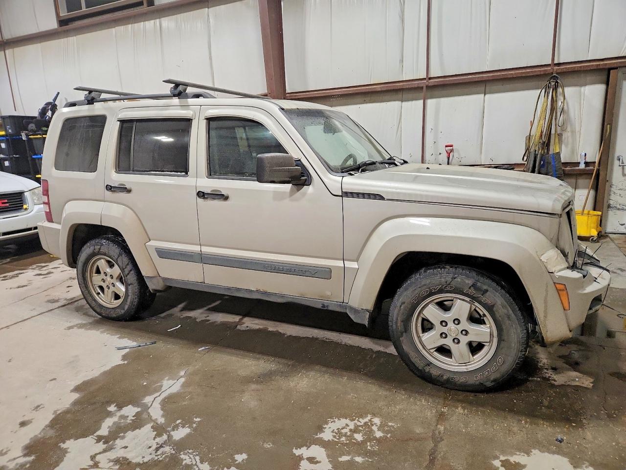 2008 Jeep Liberty Sport Beige vin: 1J8GN28K98W153642