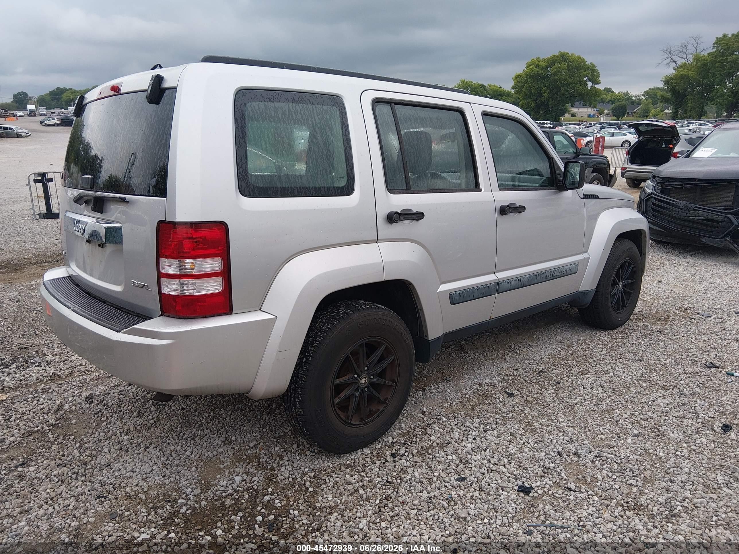 2008 Jeep Liberty Sport Серебряный vin: 1J8GN28K98W251022