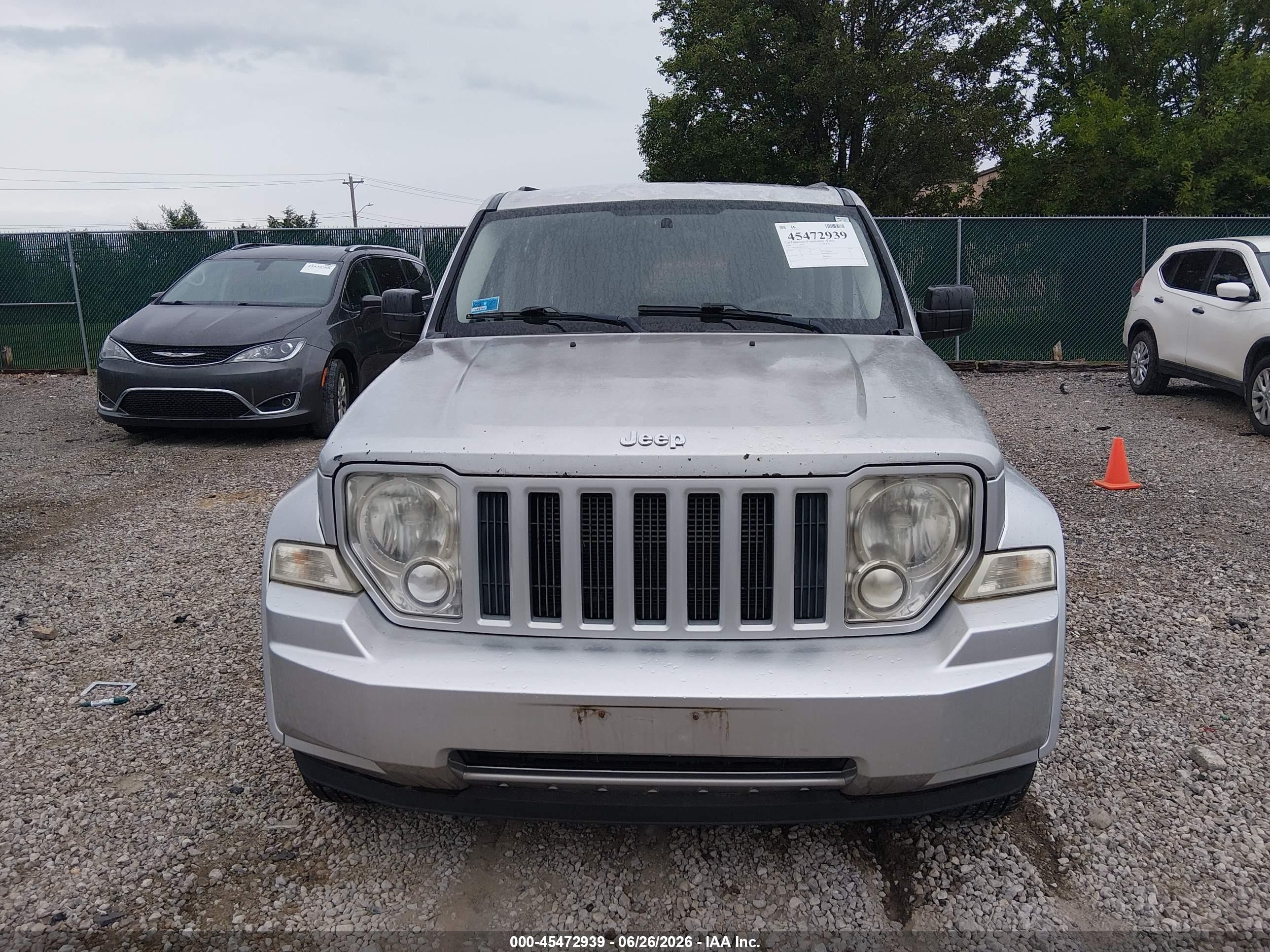 2008 Jeep Liberty Sport Серебряный vin: 1J8GN28K98W251022
