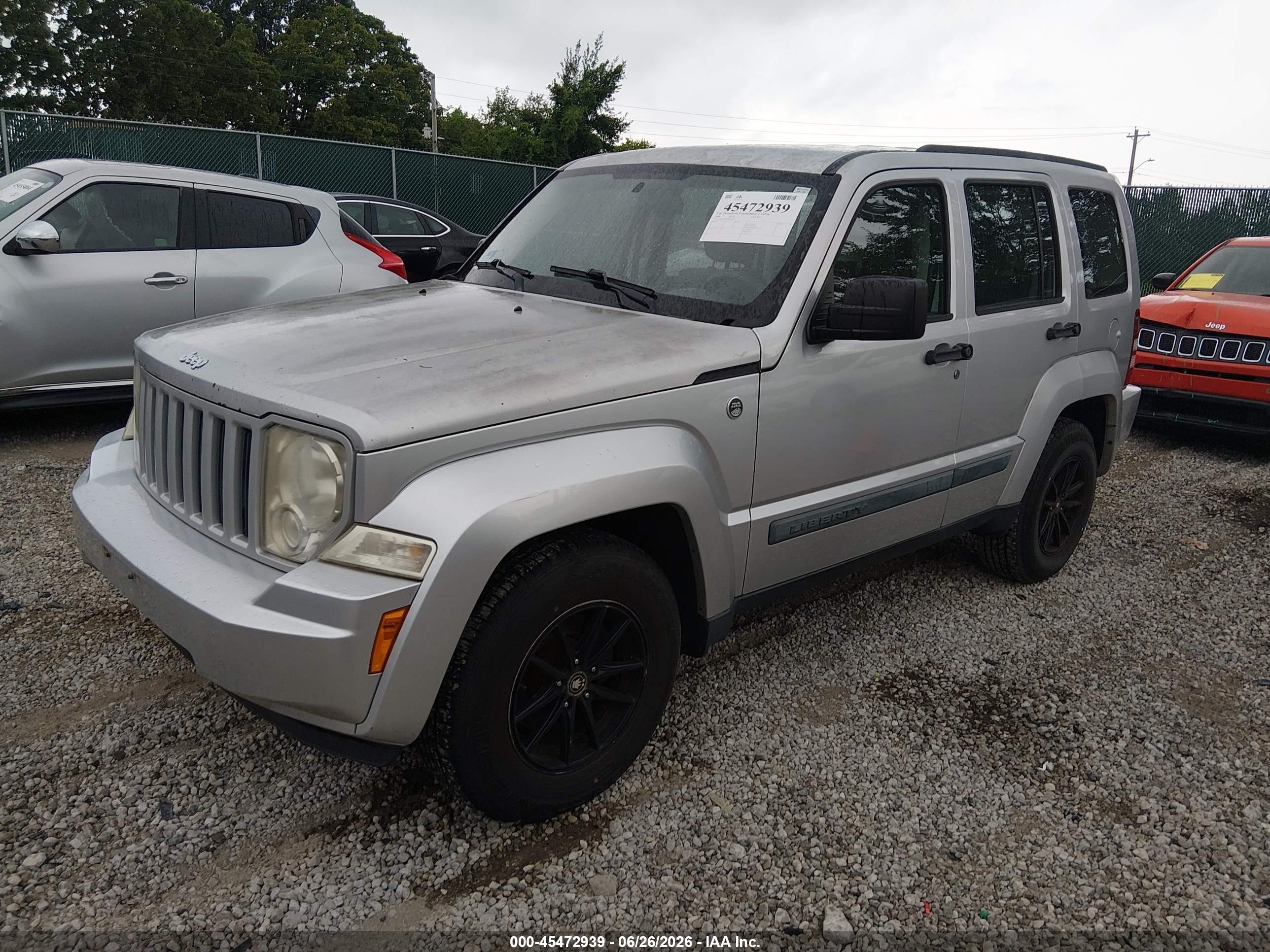 2008 Jeep Liberty Sport Серебряный vin: 1J8GN28K98W251022