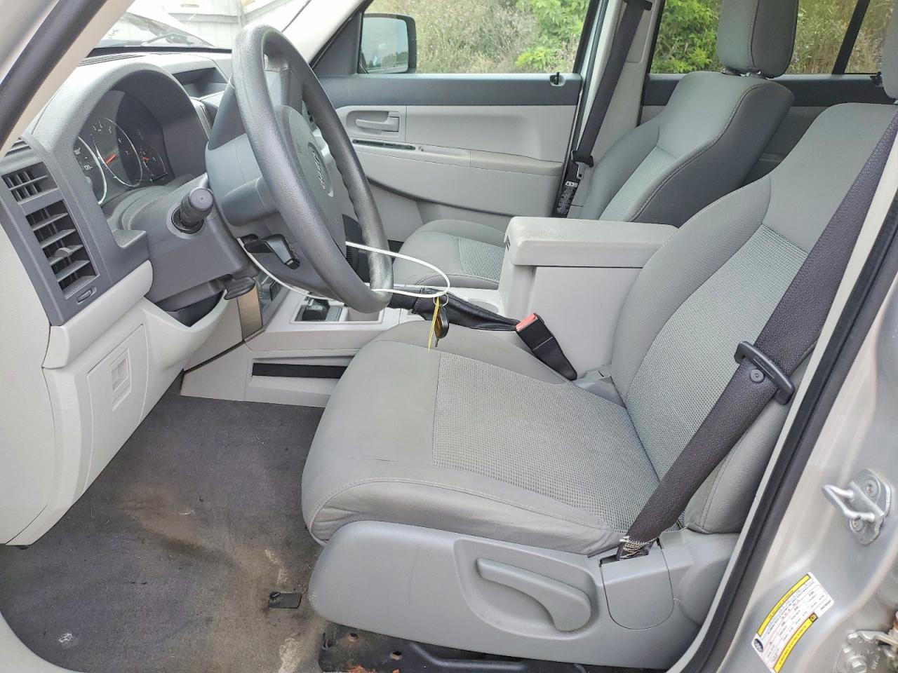 2008 Jeep Liberty Sport Silver vin: 1J8GN28KX8W285504
