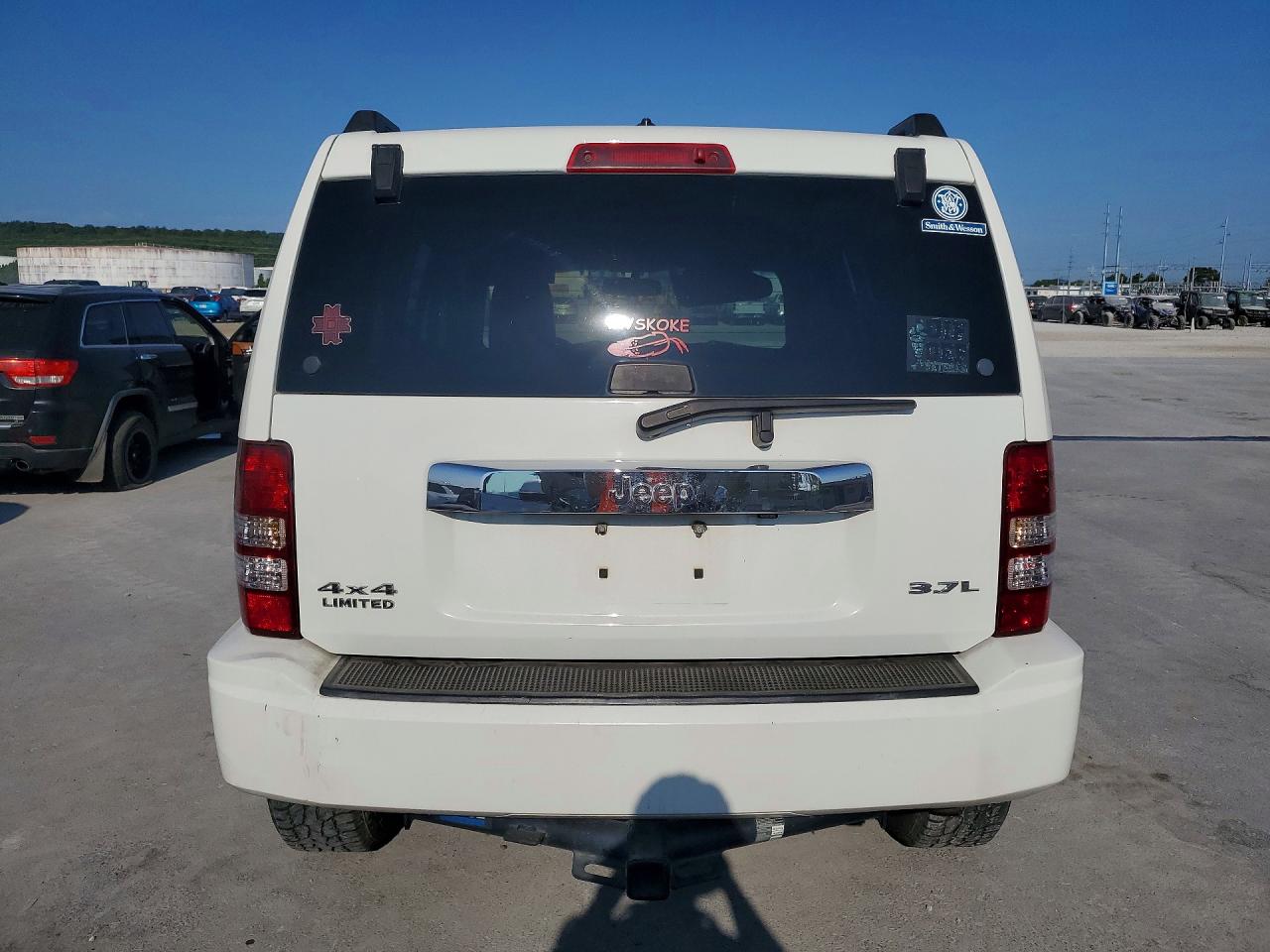 2008 Jeep Liberty Limited White vin: 1J8GN58K28W210216
