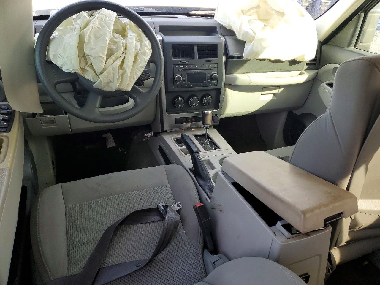 2008 Jeep Liberty Sport Silver vin: 1J8GP28K18W190498