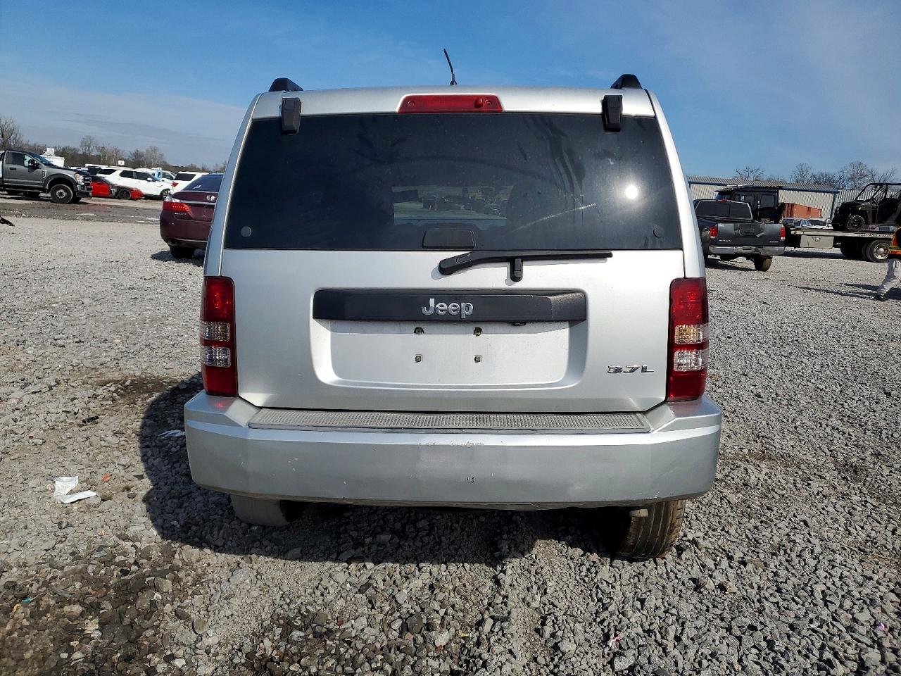 2008 Jeep Liberty Sport Silver vin: 1J8GP28K18W190498