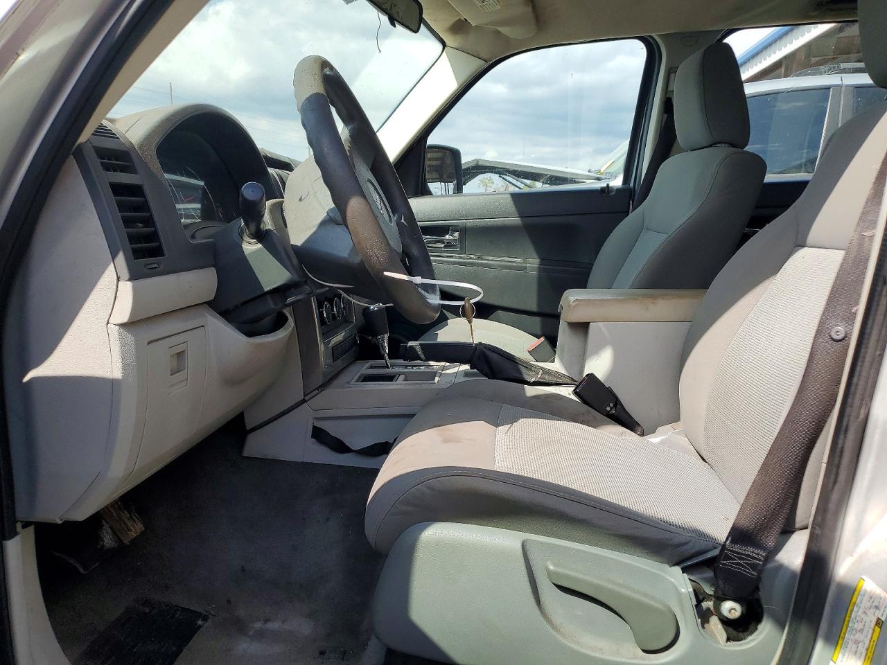 2008 Jeep Liberty Sport Silver vin: 1J8GP28K28W187657