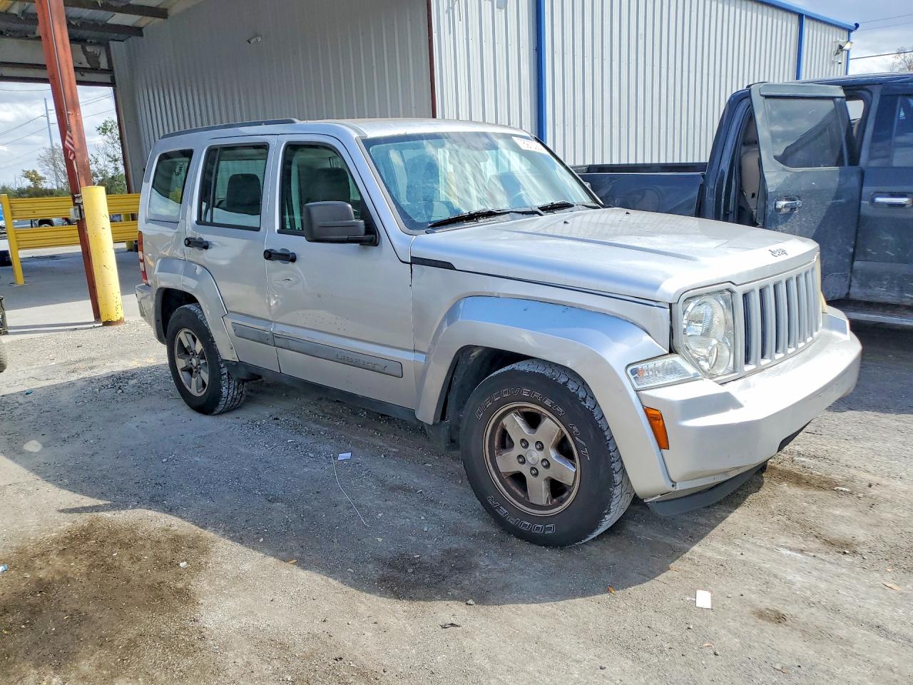 2008 Jeep Liberty Sport Silver vin: 1J8GP28K28W187657