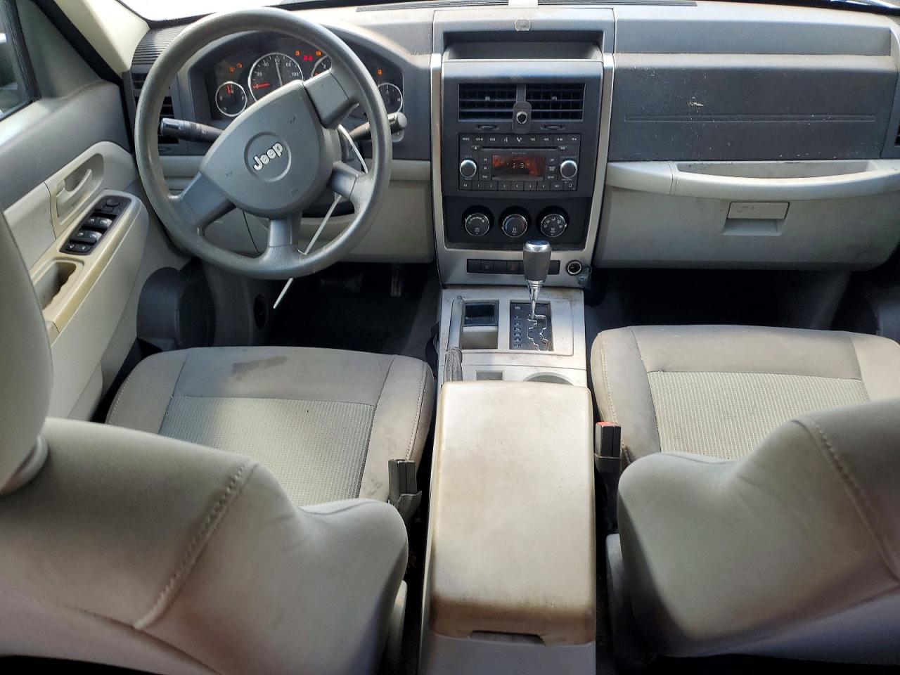 2008 Jeep Liberty Sport Silver vin: 1J8GP28K28W187657