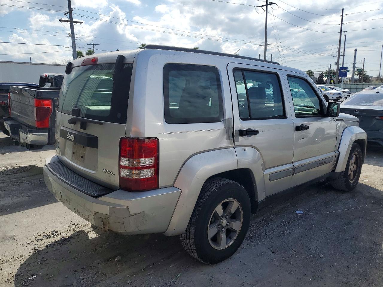 2008 Jeep Liberty Sport Silver vin: 1J8GP28K28W187657