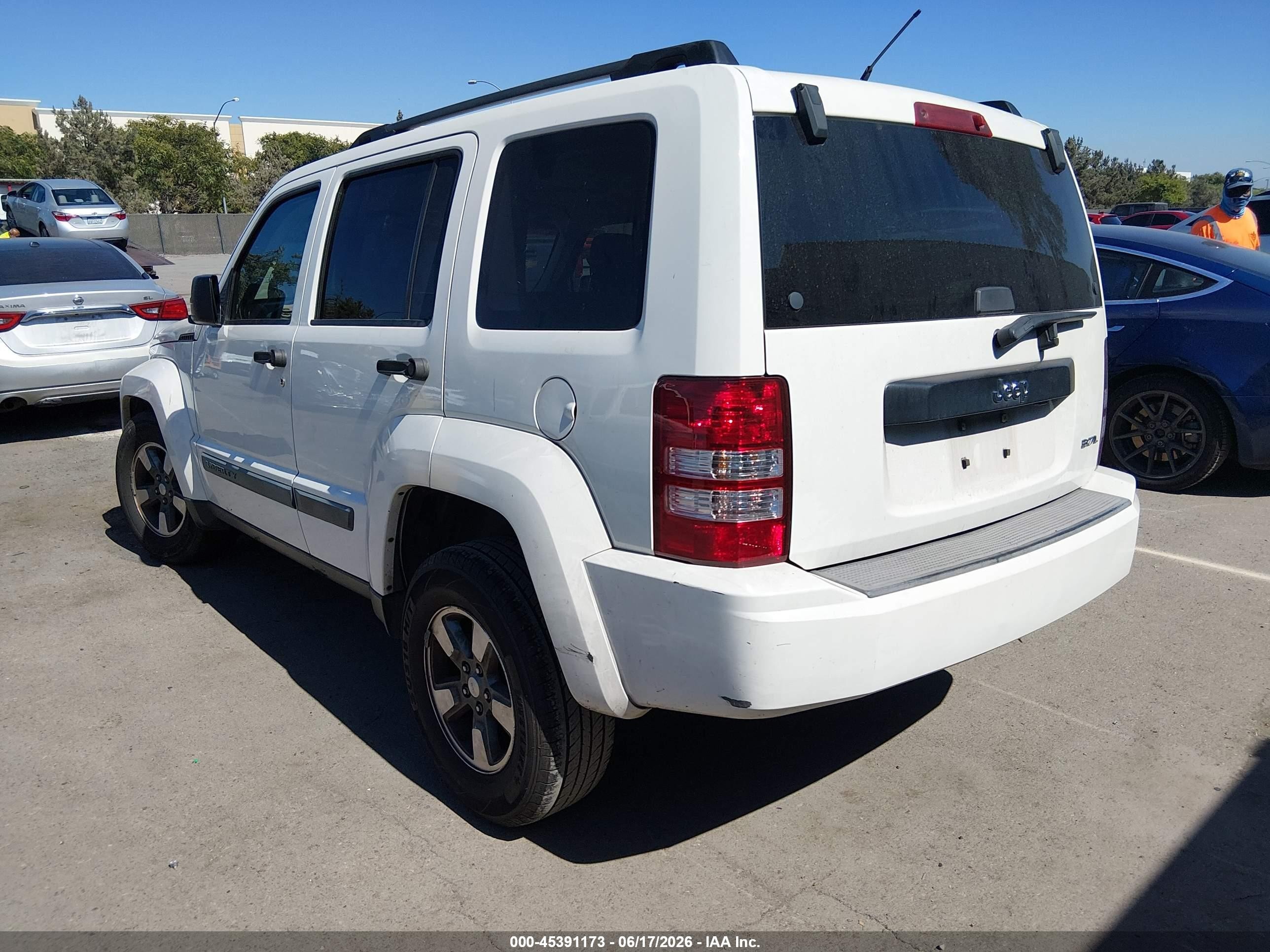 2008 Jeep Liberty Sport White vin: 1J8GP28K38W194813