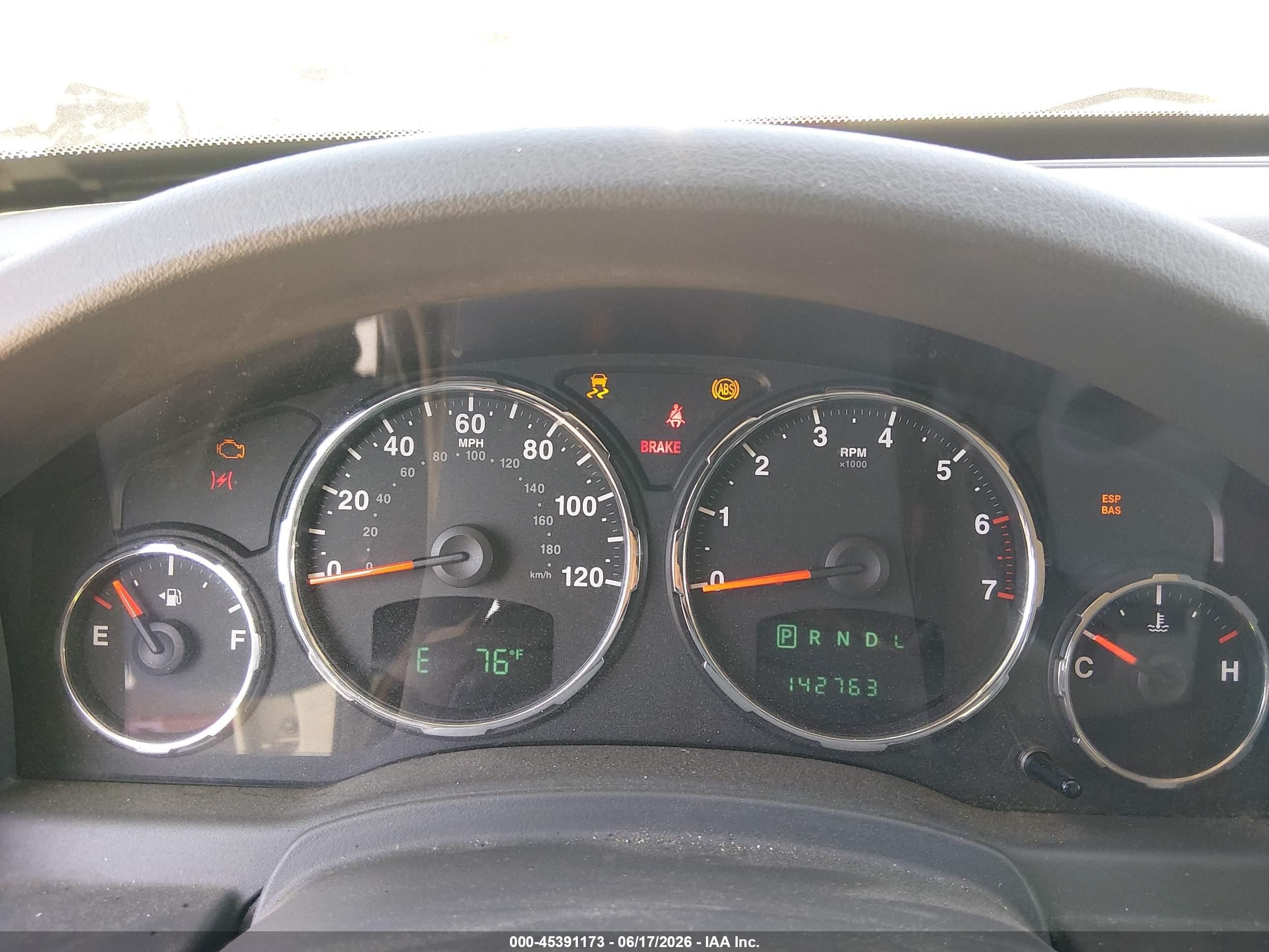 2008 Jeep Liberty Sport White vin: 1J8GP28K38W194813