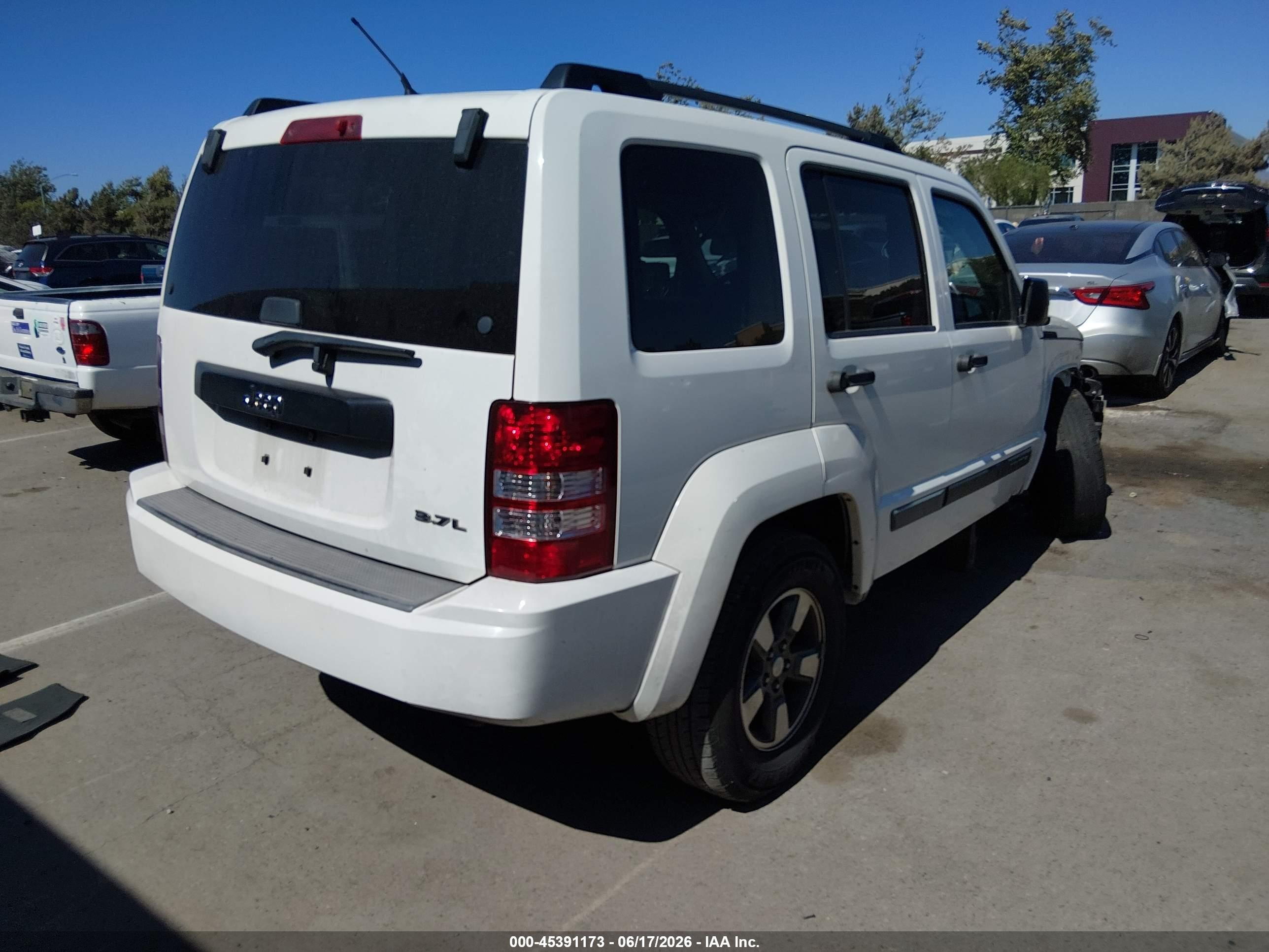 2008 Jeep Liberty Sport White vin: 1J8GP28K38W194813