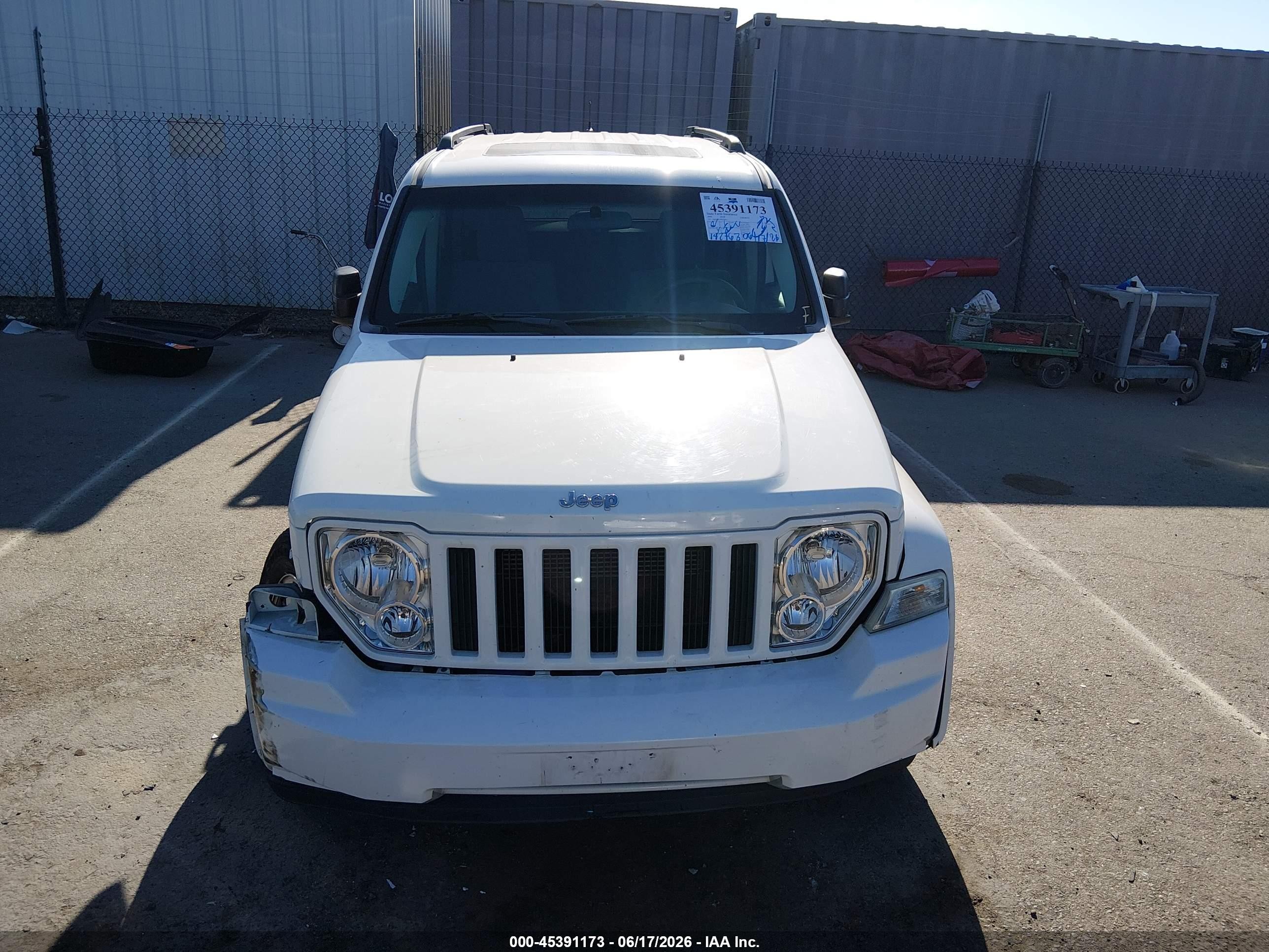 2008 Jeep Liberty Sport White vin: 1J8GP28K38W194813