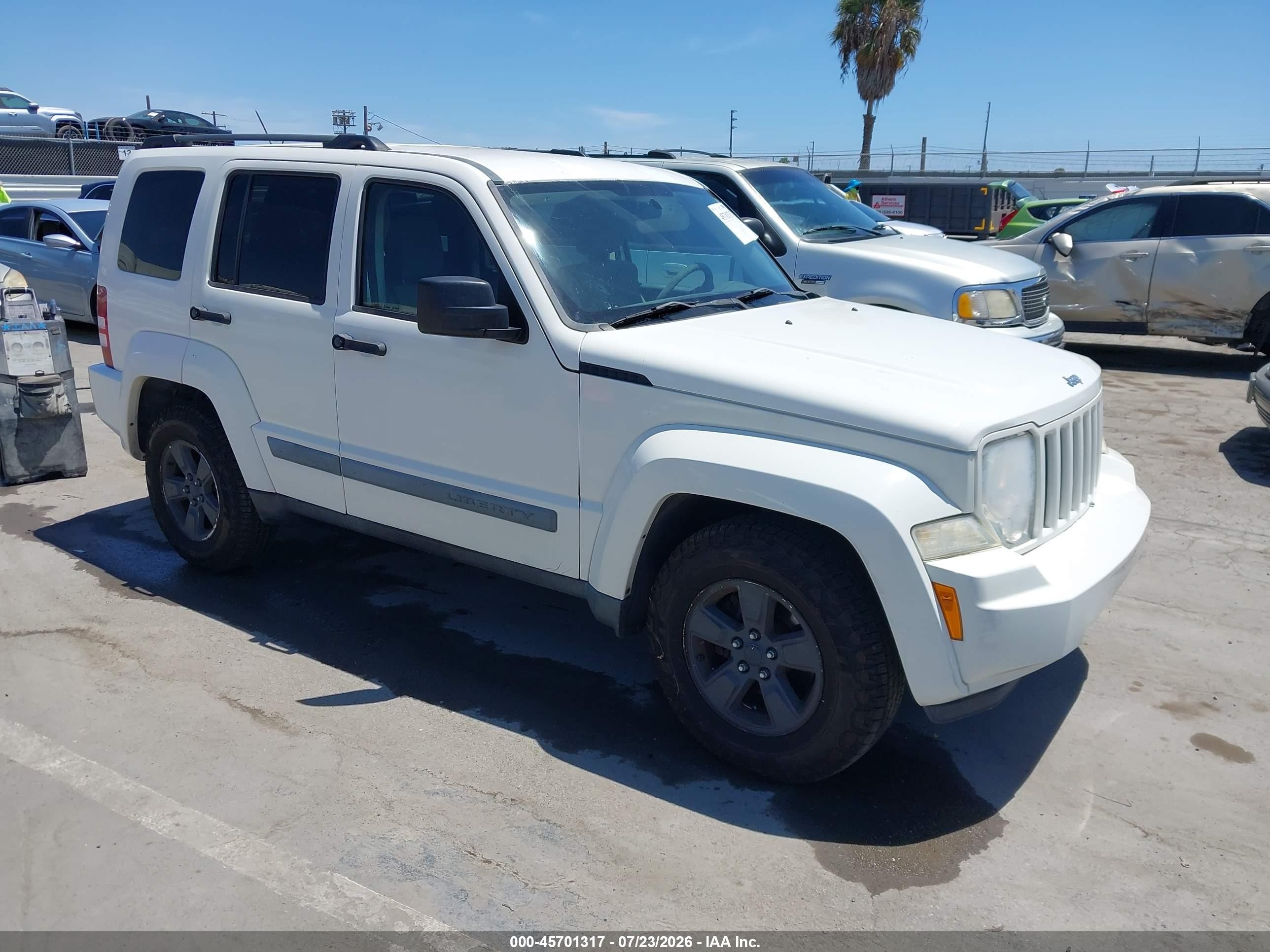 2008 Jeep Liberty Sport White vin: 1J8GP28K38W241709